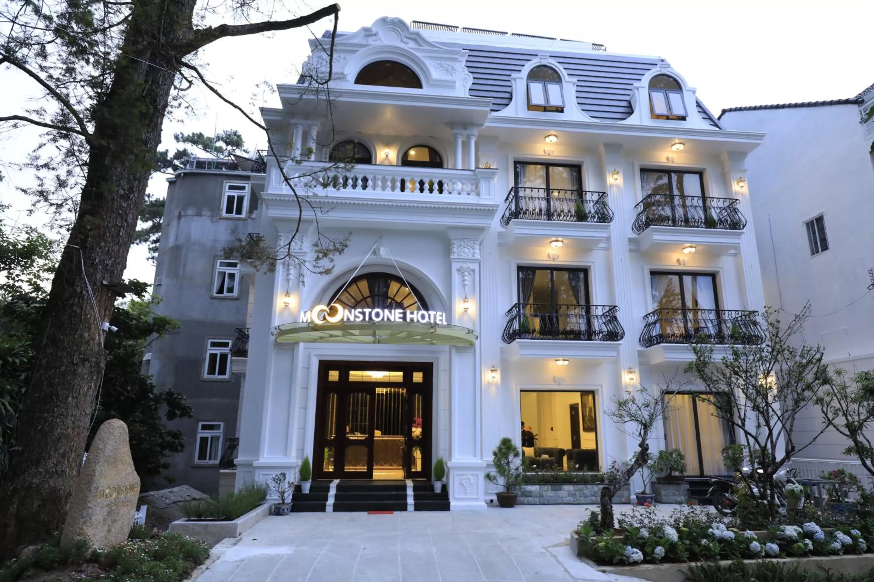 TTR Moonstone Apart Hotel