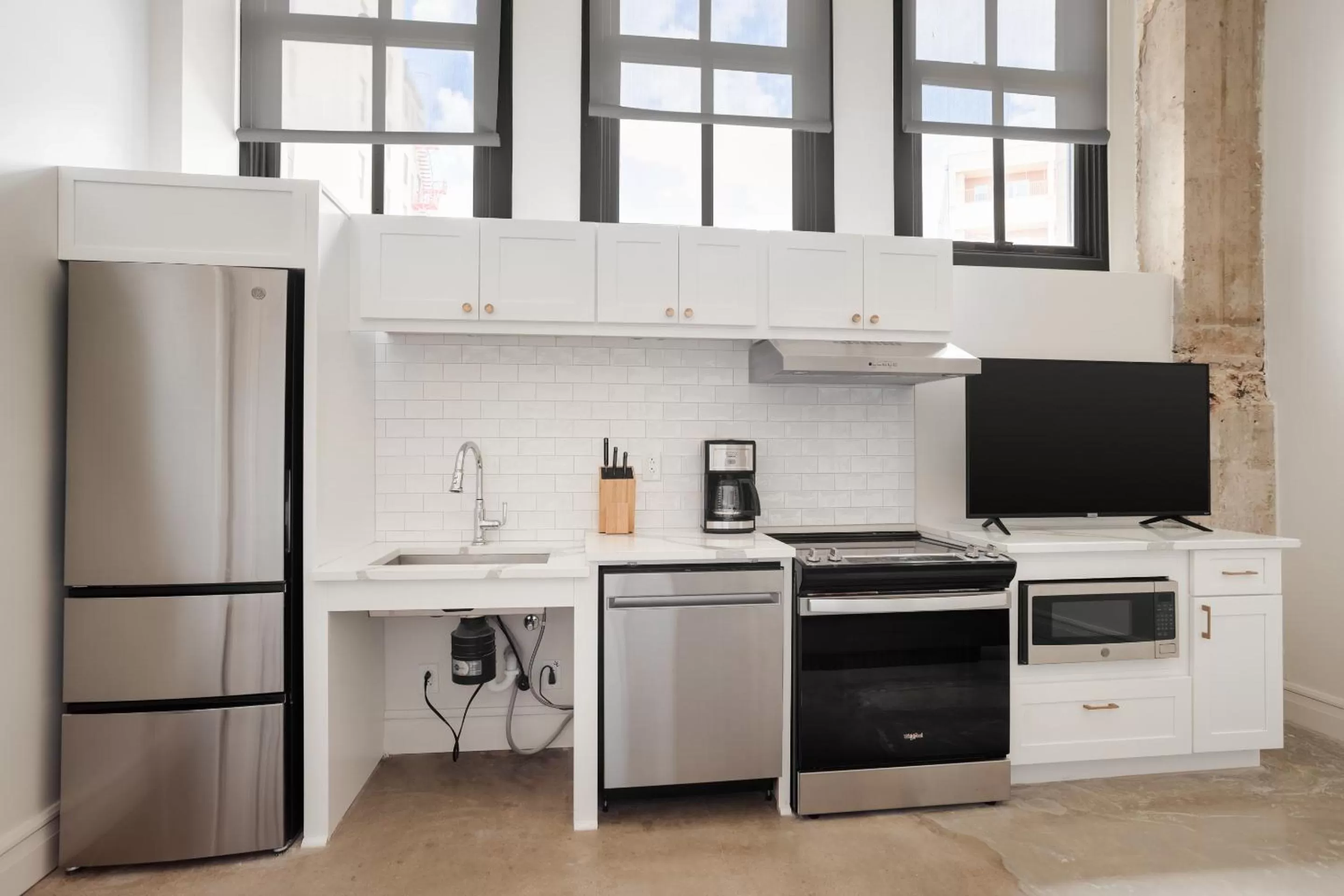 Living room, Kitchen/Kitchenette in Sonder The Atlee