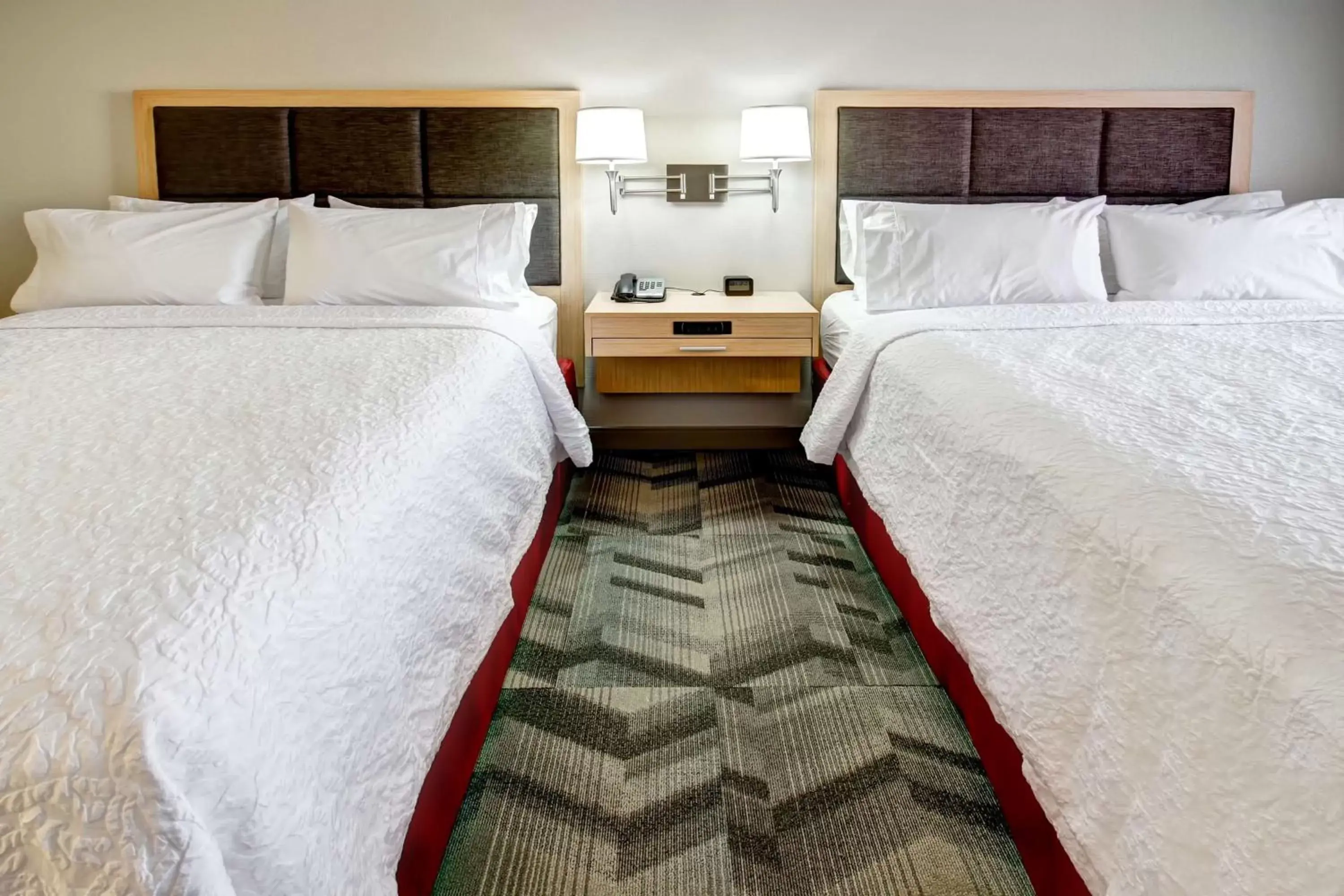 Bed in Hampton Inn & Suites - Medicine Hat