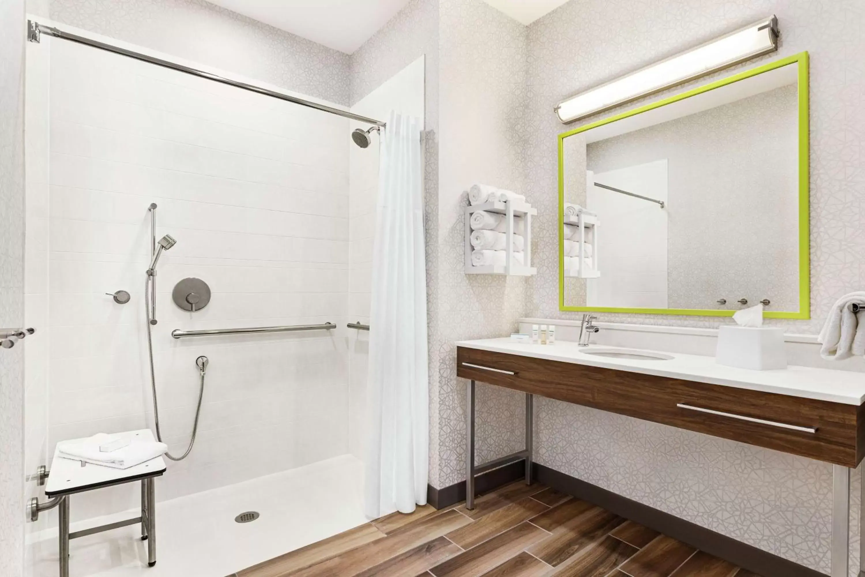 Bathroom in Hampton Inn & Suites Miami, Kendall, Executive Airport