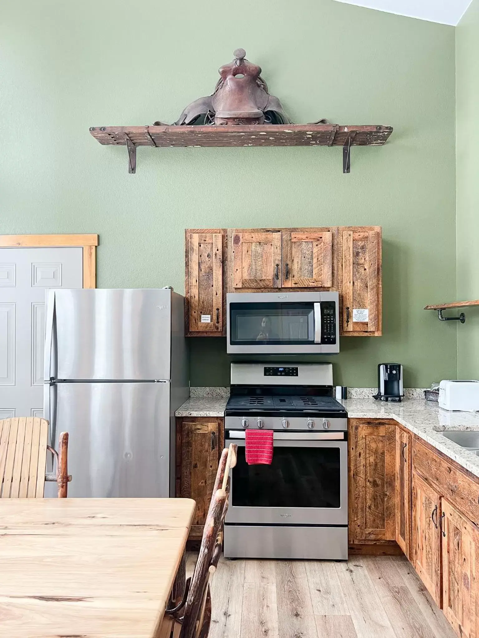 Kitchen/Kitchenette in Cranberry Inn