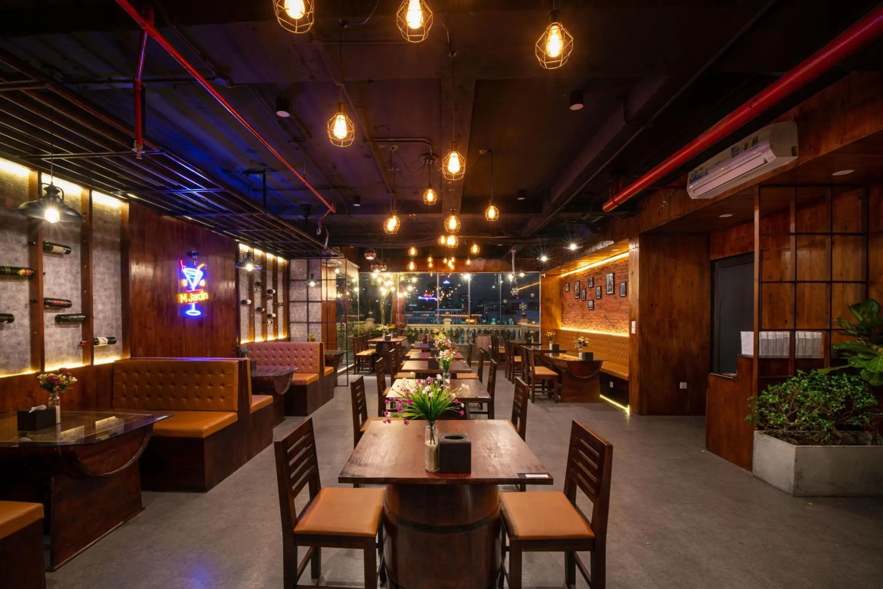 Restaurant/Places to Eat in Bao Hung Hotel and Apartment