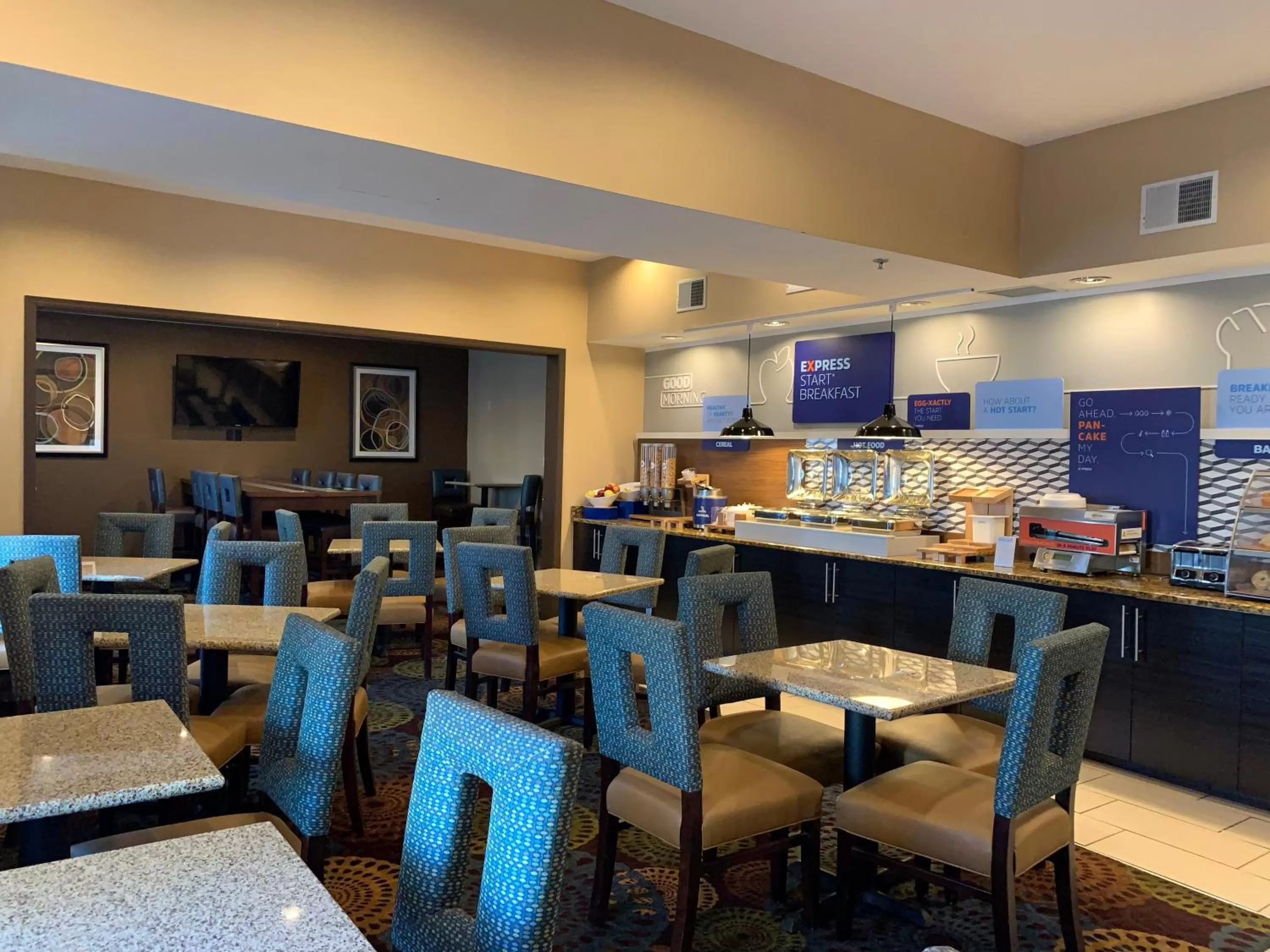 Breakfast in Holiday Inn Express St. Paul South - Inver Grove Heights by IHG