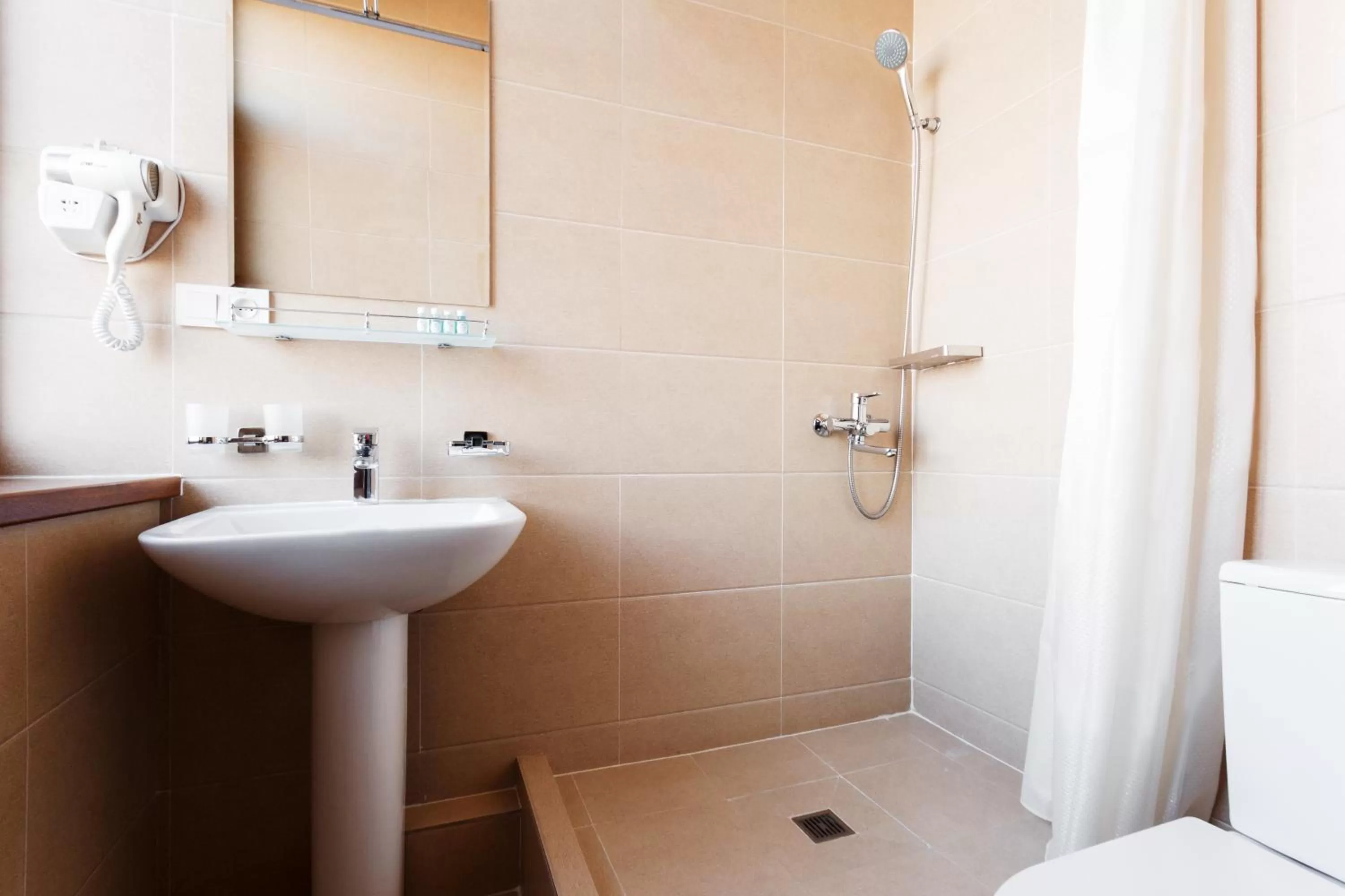 Bathroom in Western Suites Hotel