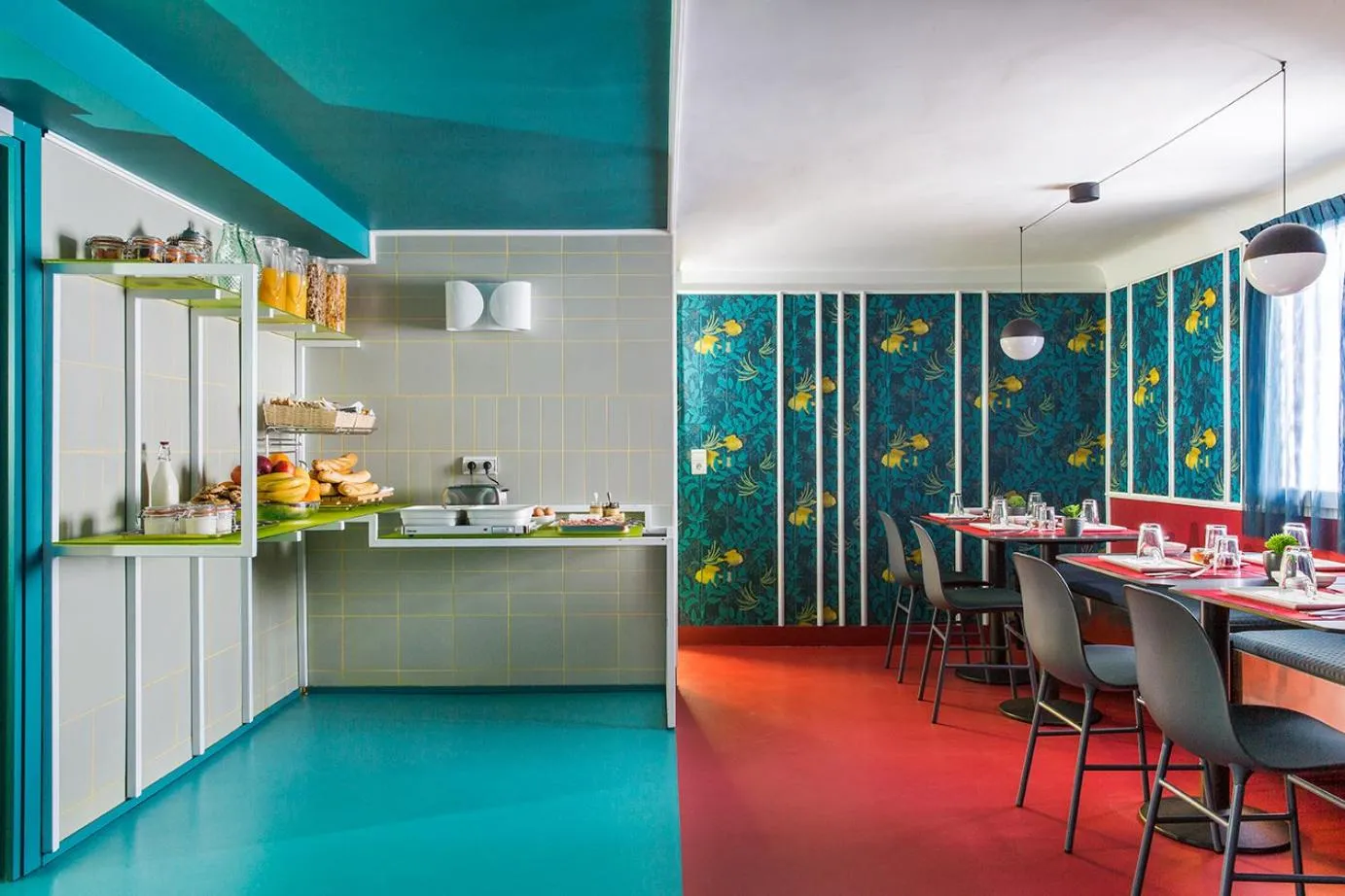 Buffet breakfast in Hôtel les Cigales