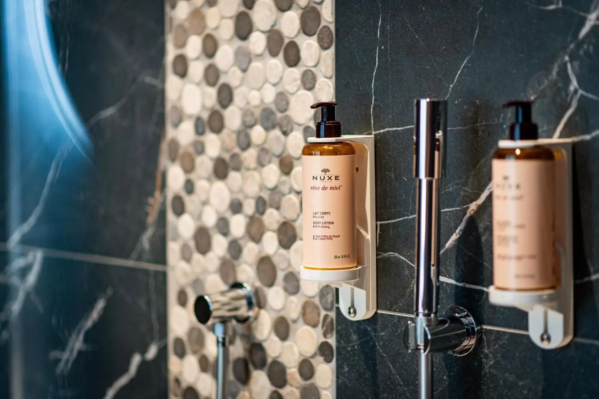 Bathroom in La Villa des Fleurs