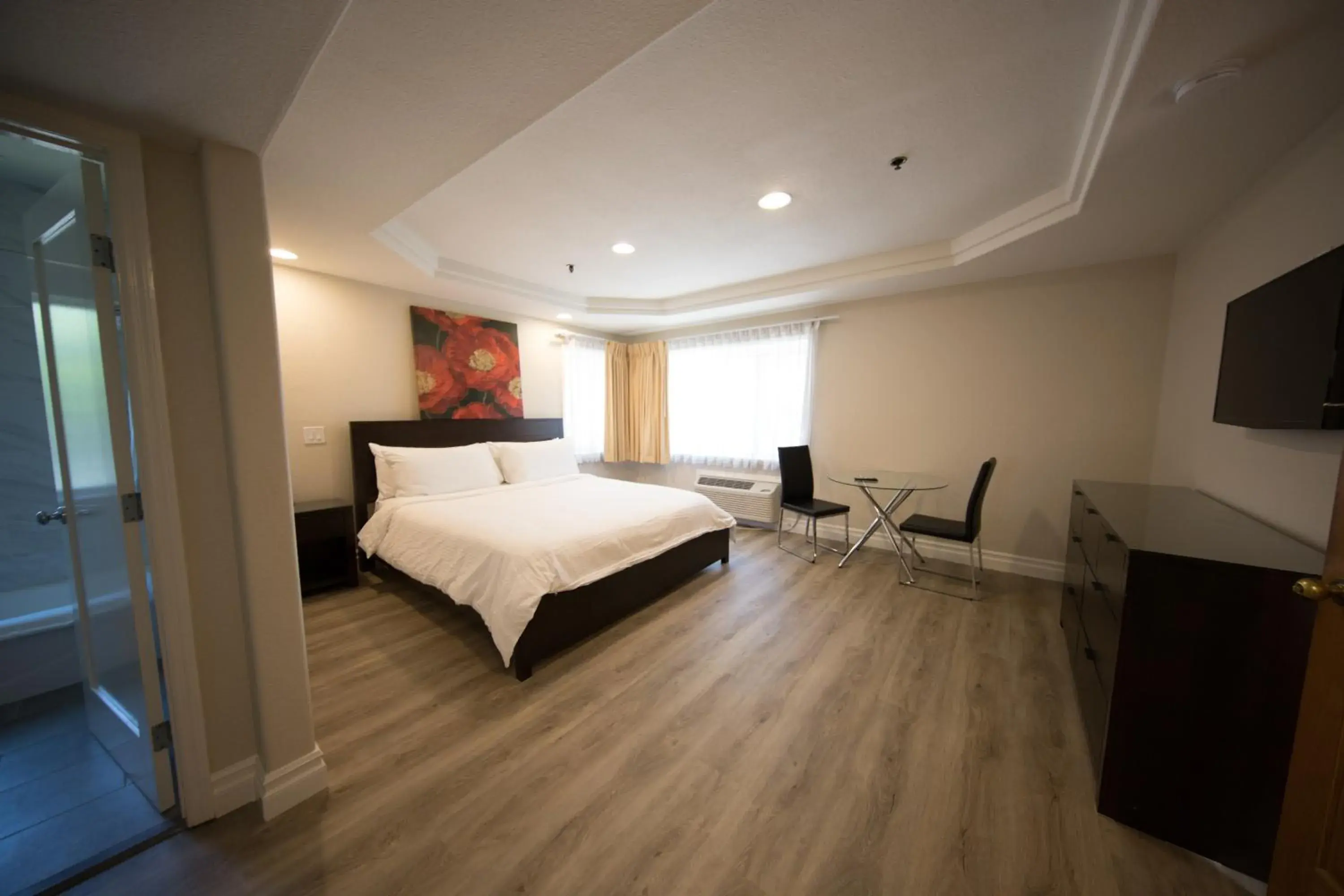 Bed in Wilshire Crest Hotel Bed in Wilshire Crest Hotel