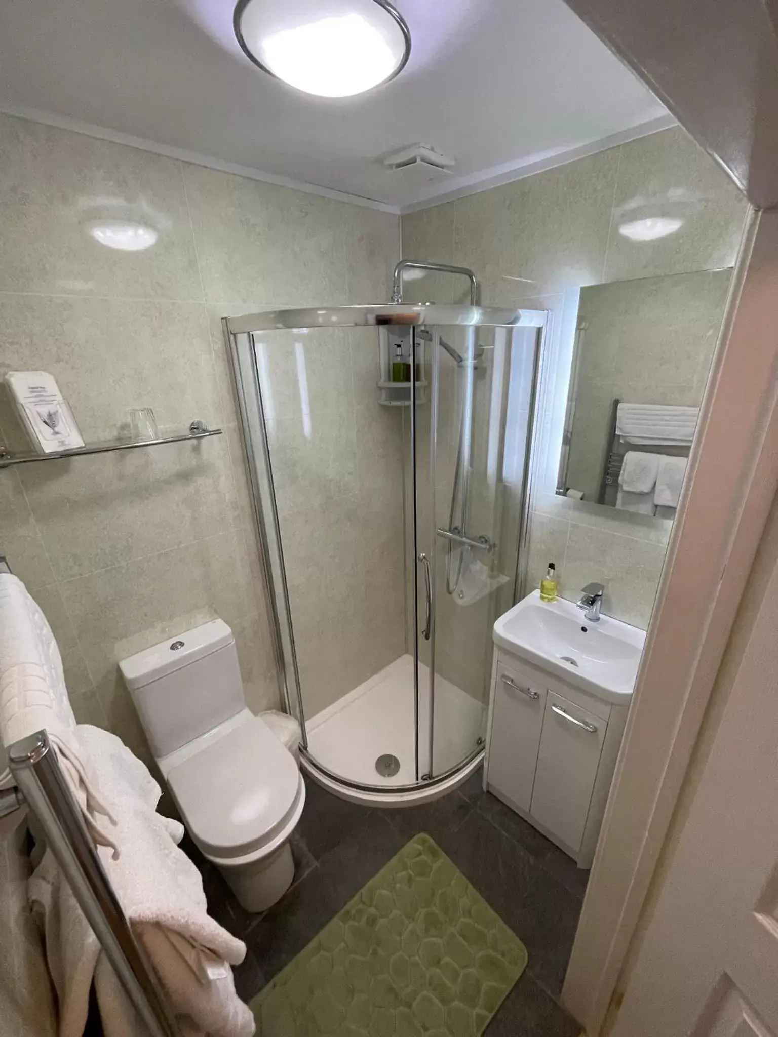 Shower, Bathroom in Lovesgrove Country Guest House