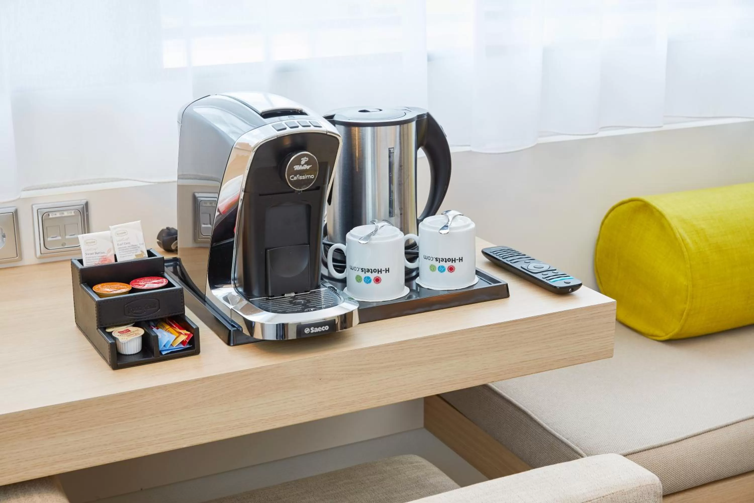 Coffee/tea facilities in H+ Hotel Salzburg