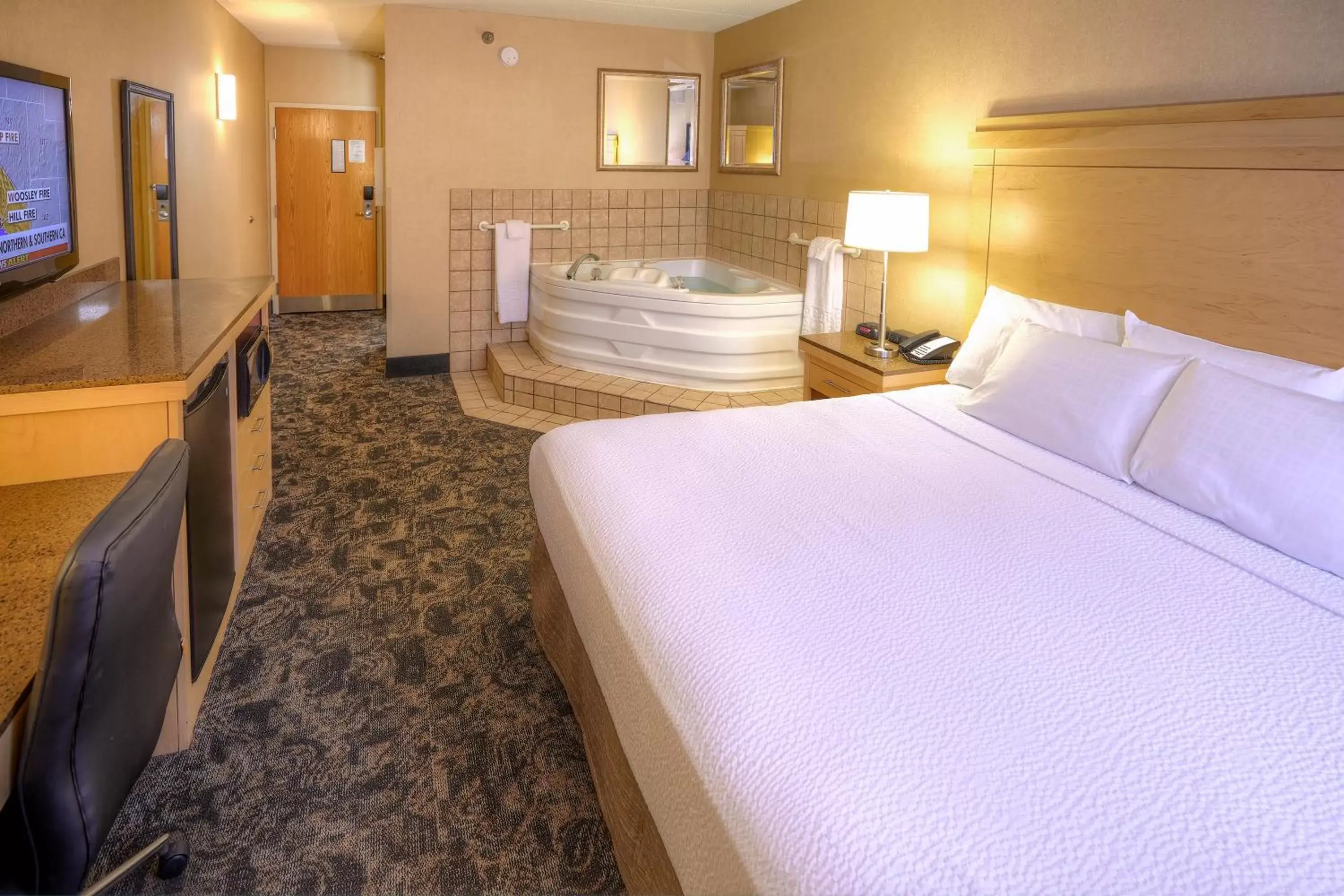 Other, Bed in LivINN Hotel Cincinnati North/ Sharonville