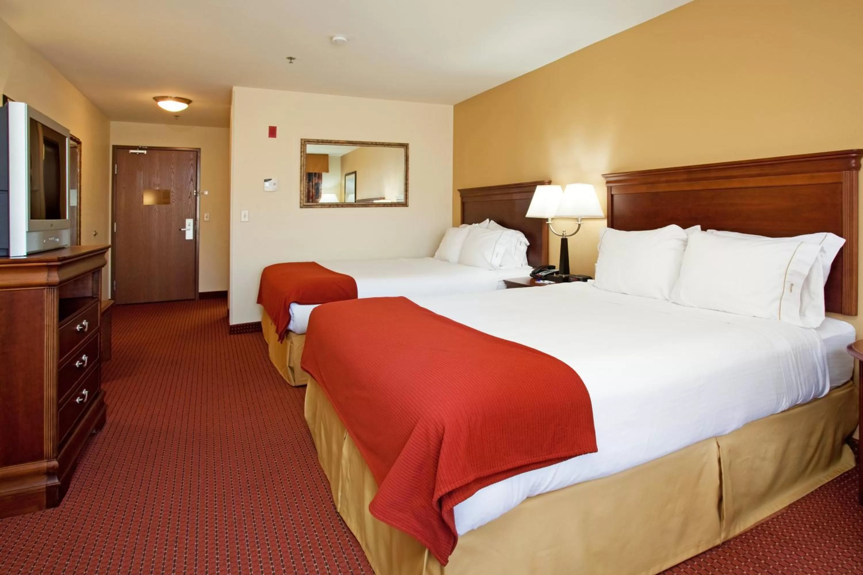 Photo of the whole room, Bed in Holiday Inn Express Hotel & Suites Tooele by IHG