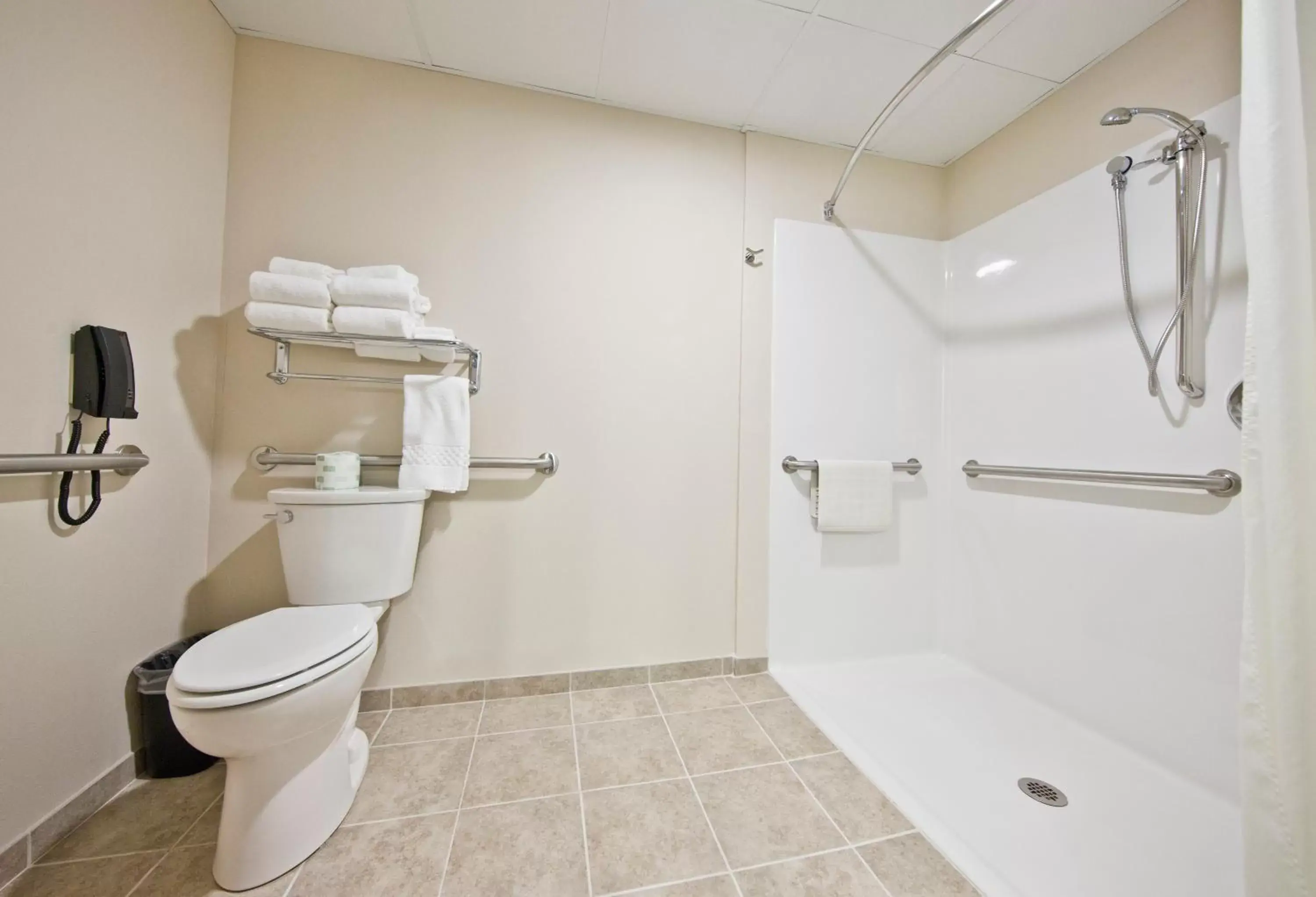 Shower, Bathroom in Cobblestone Inn & Suites - Boone