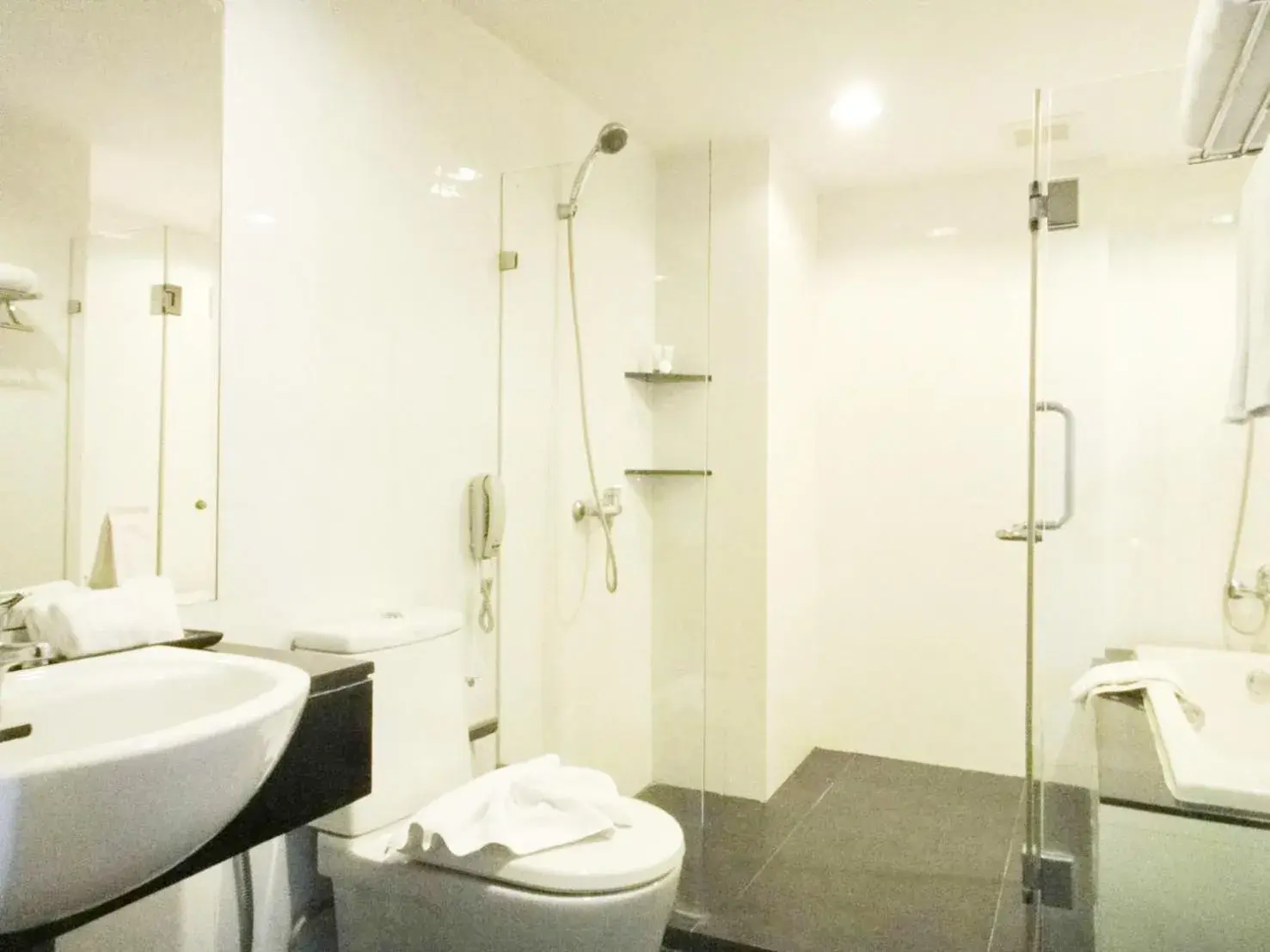 Bathroom in The Patra Hotel - Rama 9