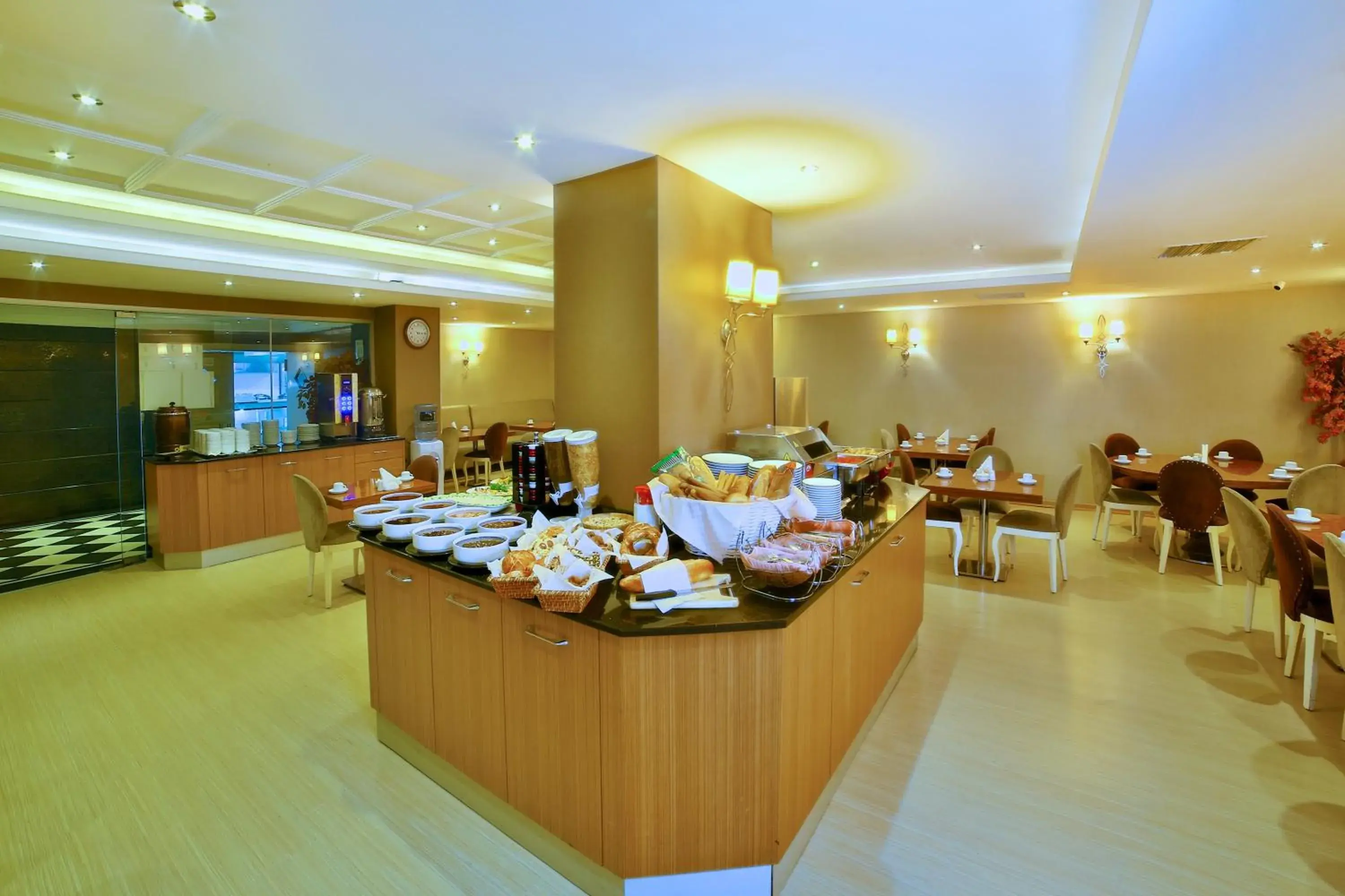 Buffet breakfast, Restaurant/Places to Eat in Grand Emin Hotel