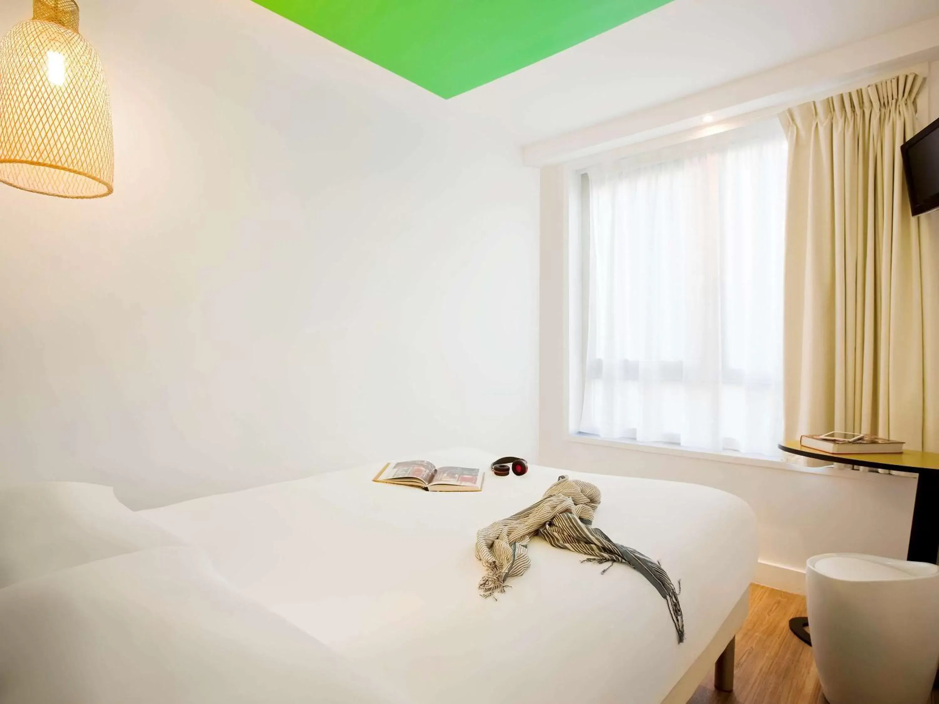 Photo of the whole room, Bed in ibis Styles Paris Buttes Chaumont