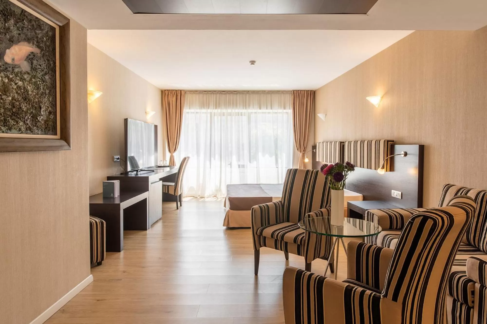 Photo of the whole room in Hotel Parliament