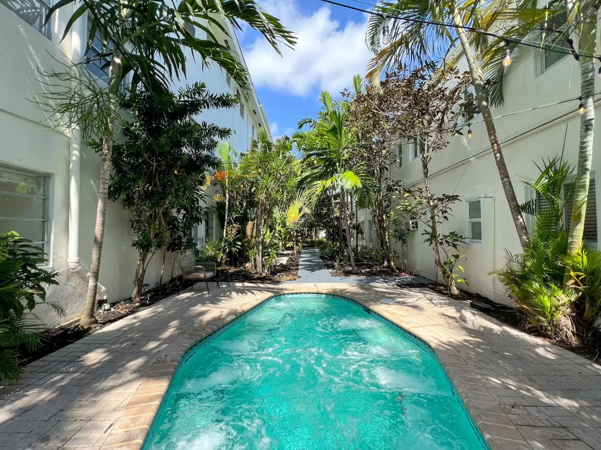 Hot Tub, Swimming Pool in North Beach Hotel