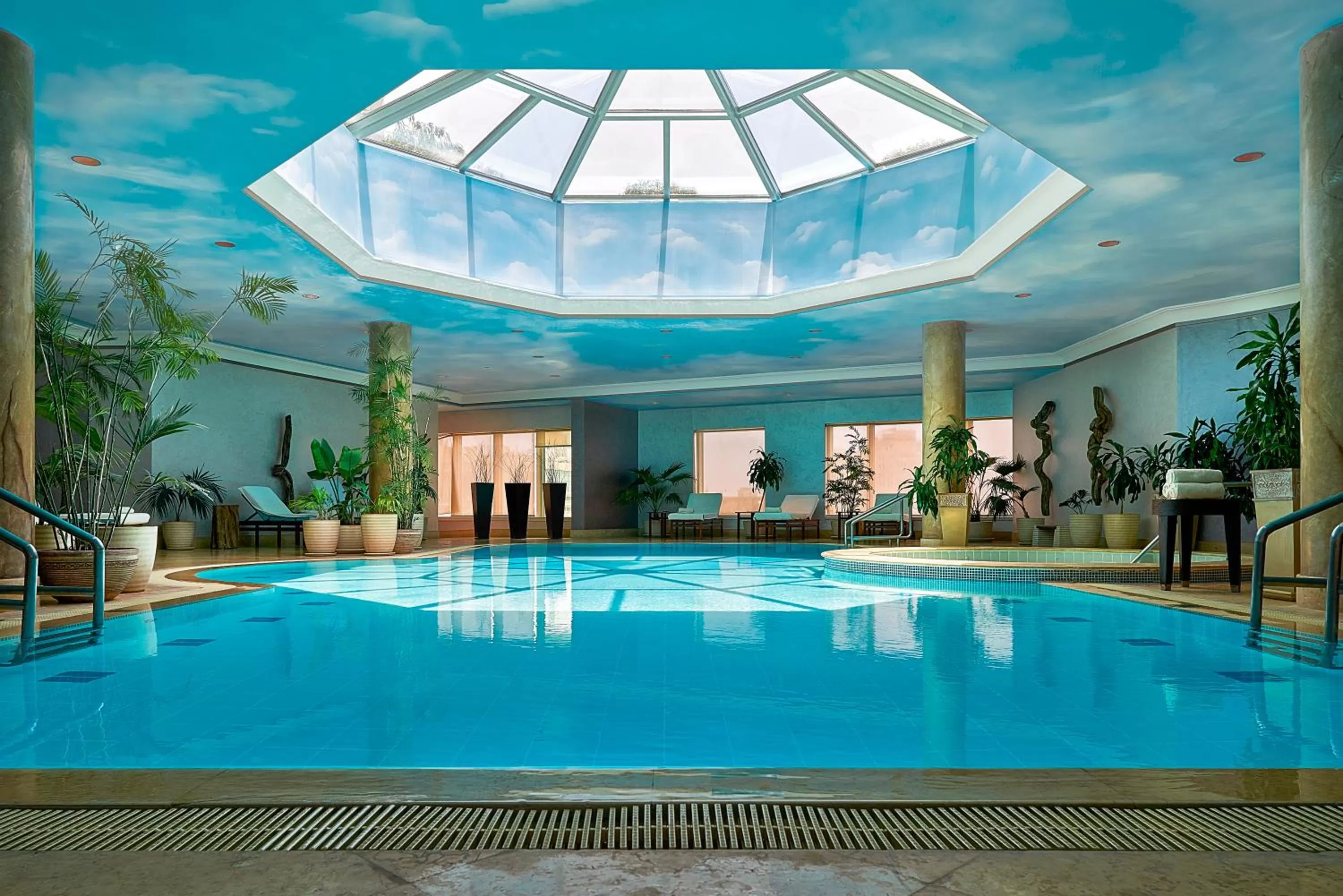 Swimming pool in Four Seasons Hotel Cairo at Nile Plaza