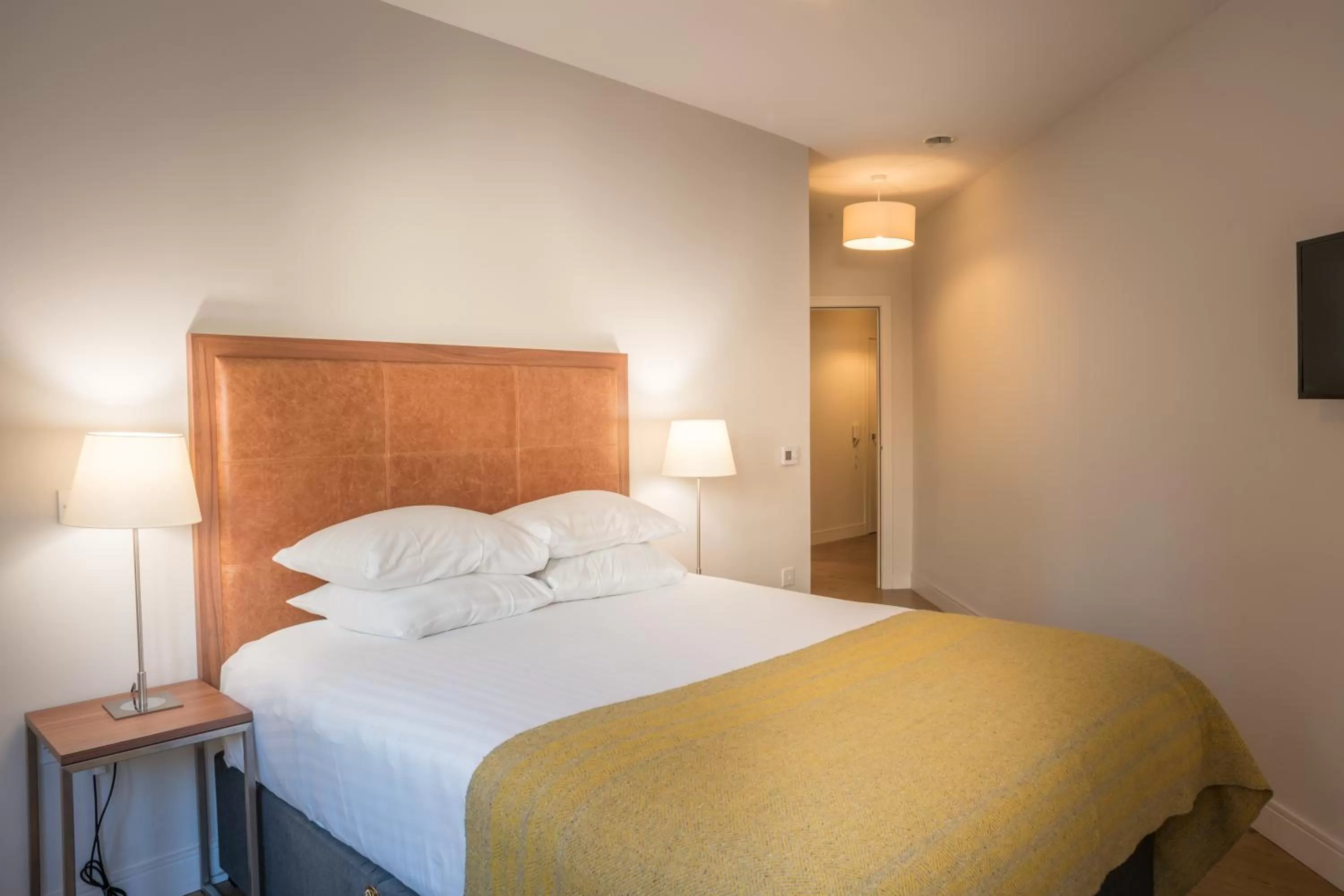 Bed in PREMIER SUITES PLUS Glasgow Bath Street