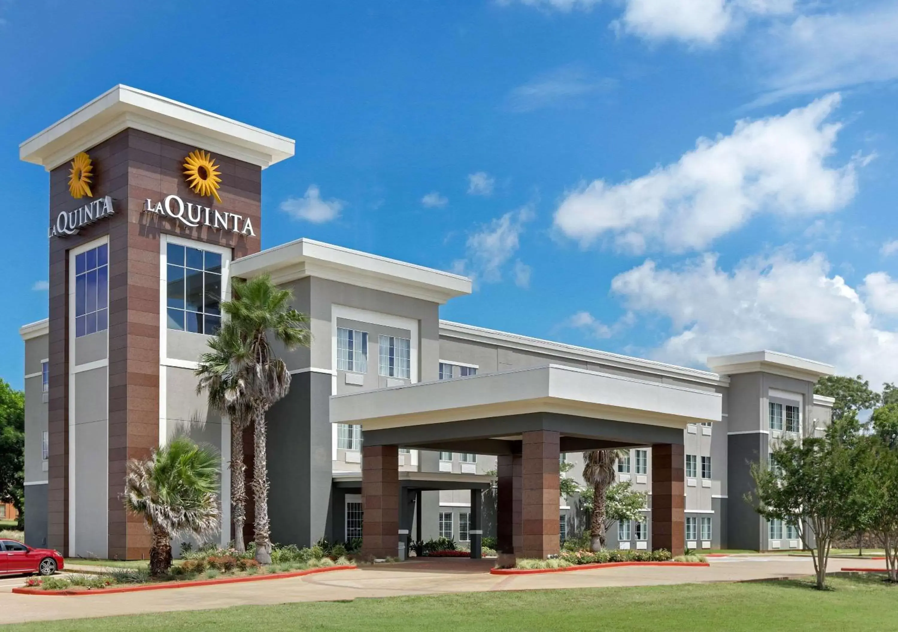 Property building in La Quinta by Wyndham Jacksonville, Texas Property building in La Quinta by Wyndham Jacksonville, Texas