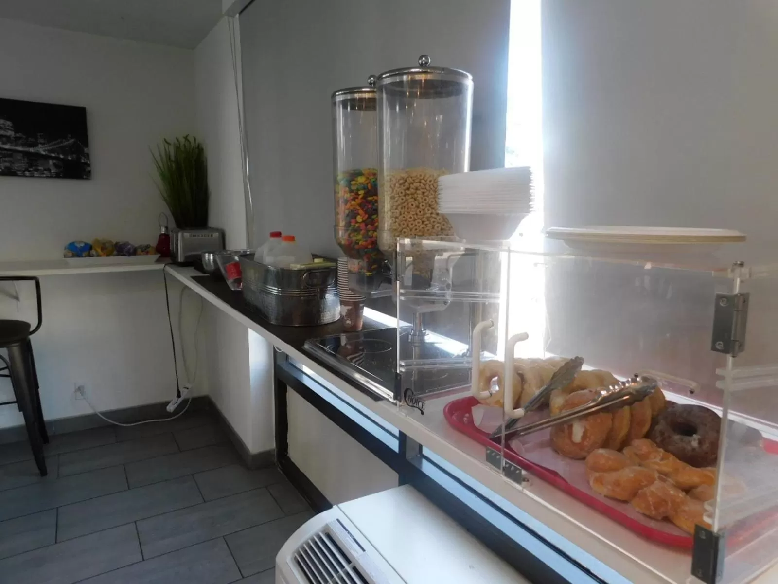 Kitchen or kitchenette, Kitchen/Kitchenette in Ramada by Wyndham New Orleans