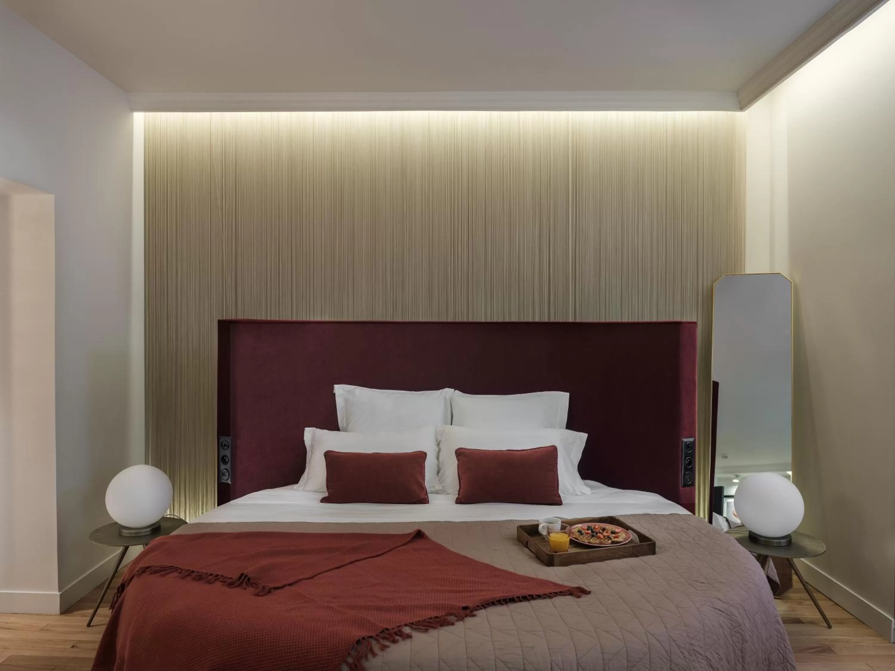 Bed in Seven Hotel Paris