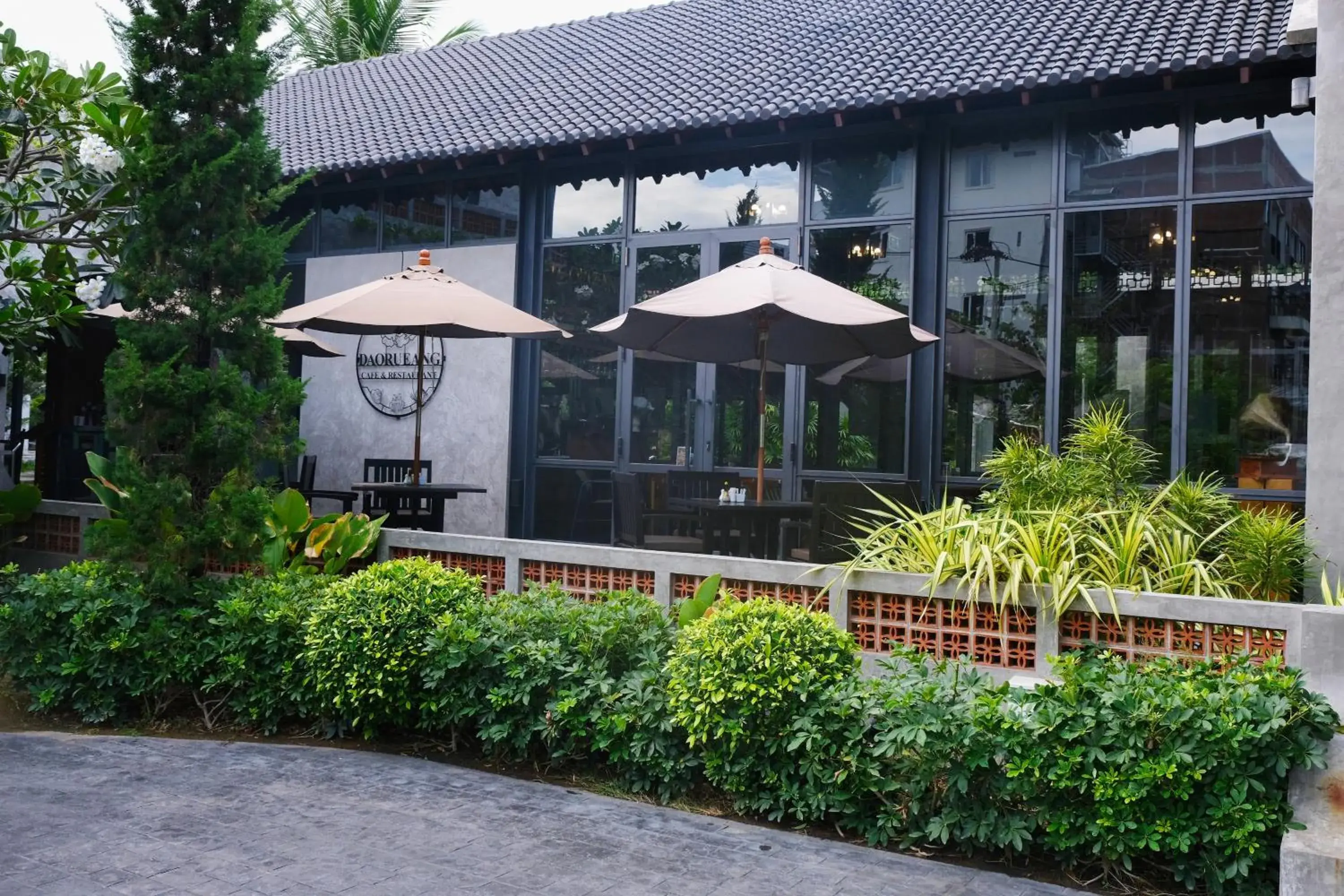 Restaurant/places to eat in R-Mar Resort and Spa Patong, Phuket Restaurant/places to eat in R-Mar Resort and Spa Patong, Phuket