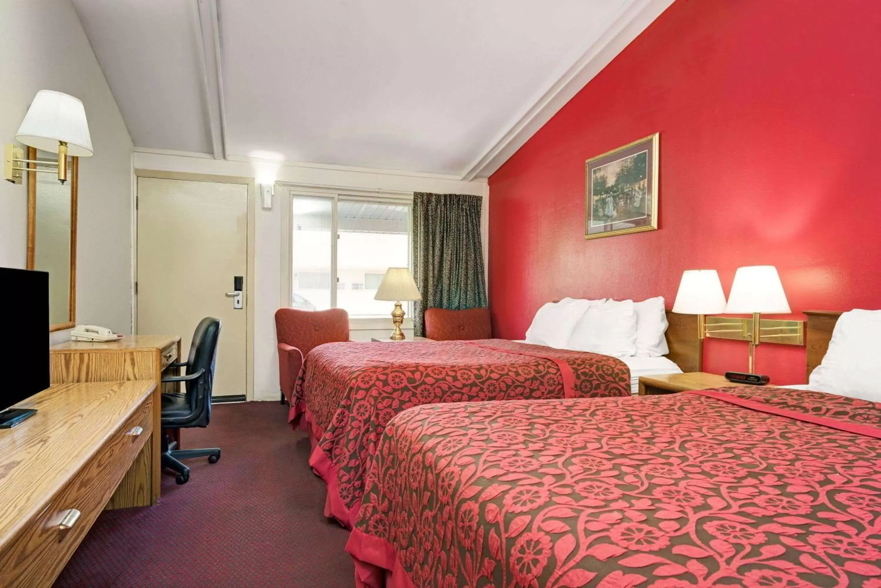 Photo of the whole room, Bed in Travelodge by Wyndham Red Wing
