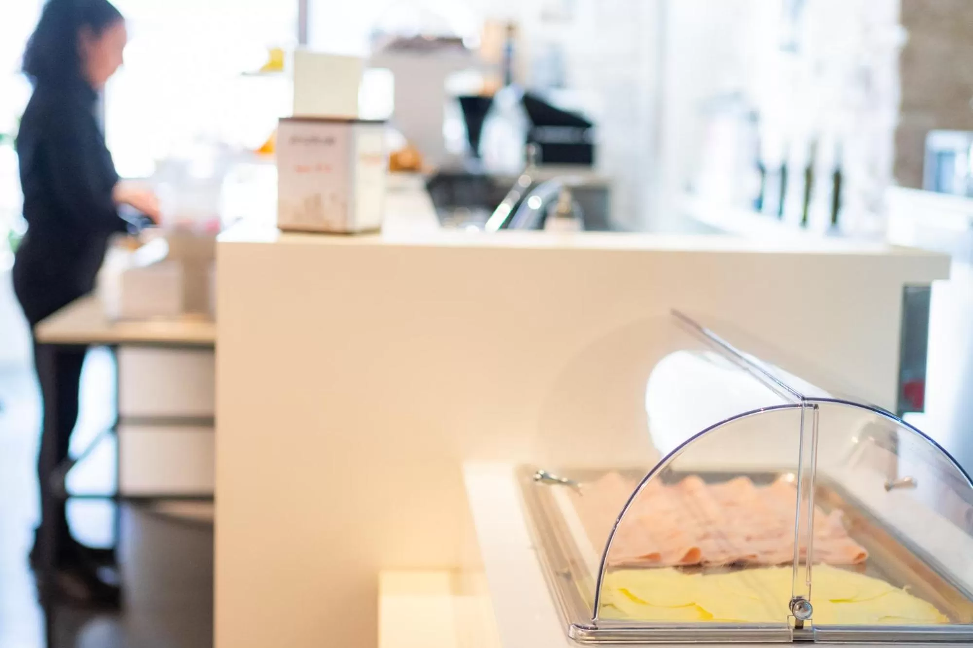 Restaurant/places to eat in El Homs Palace Hotel