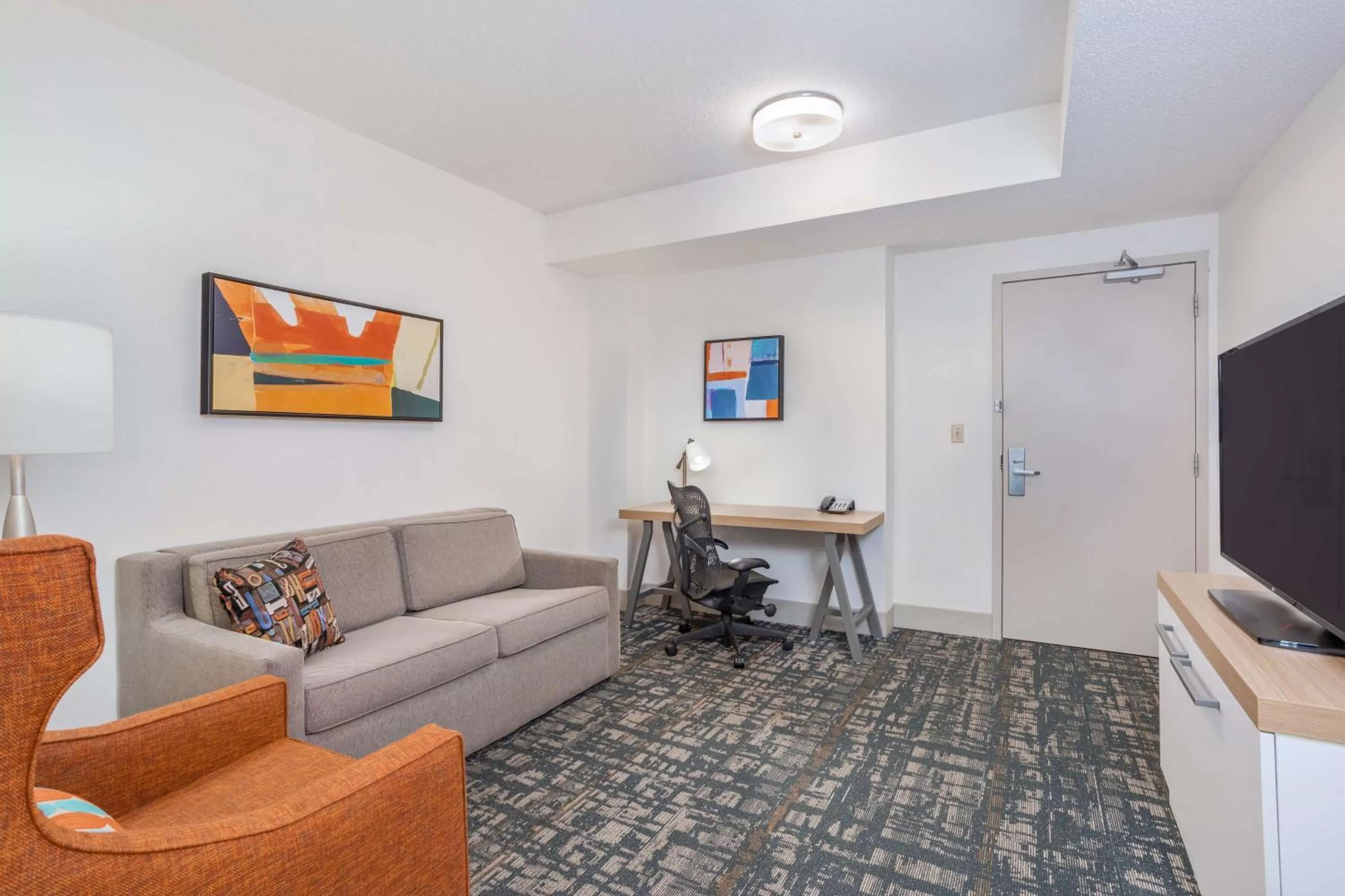 Living room in Hilton Garden Inn Cincinnati/Sharonville