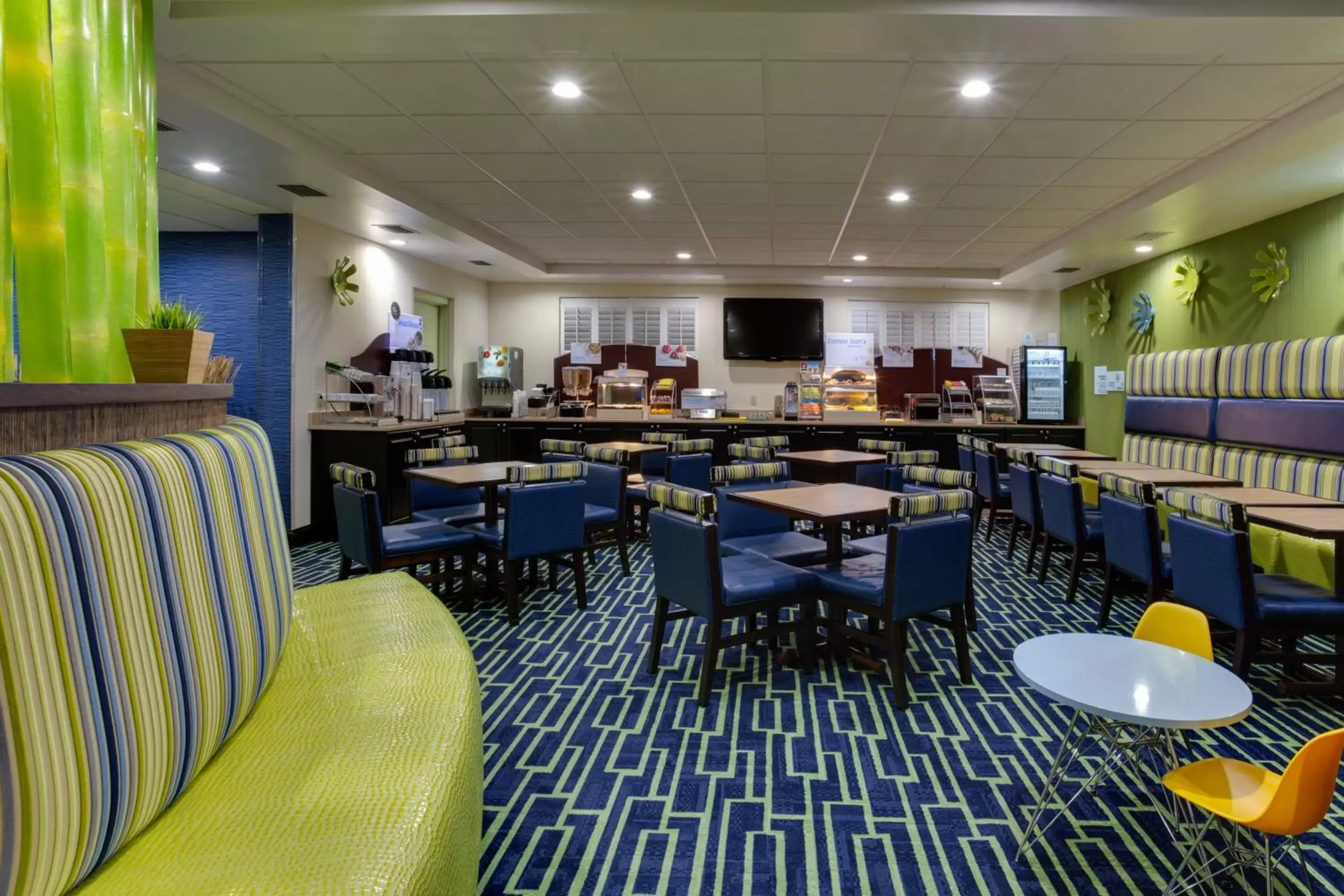 Breakfast, Restaurant/Places to Eat in Holiday Inn Express & Suites Plant City, an IHG Hotel