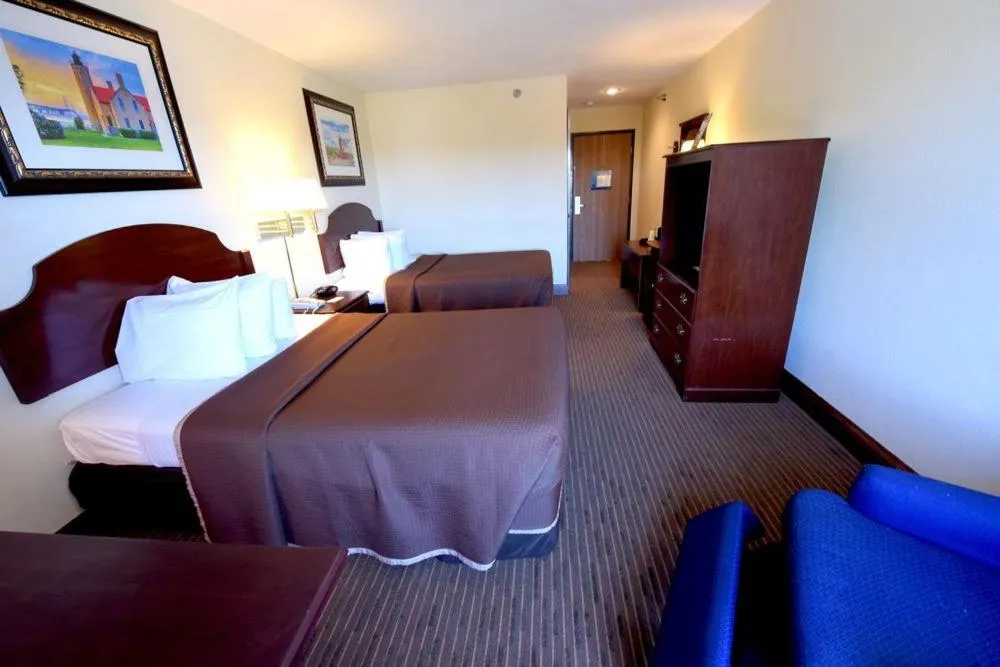 Bed in Bayside Hotel of Mackinac