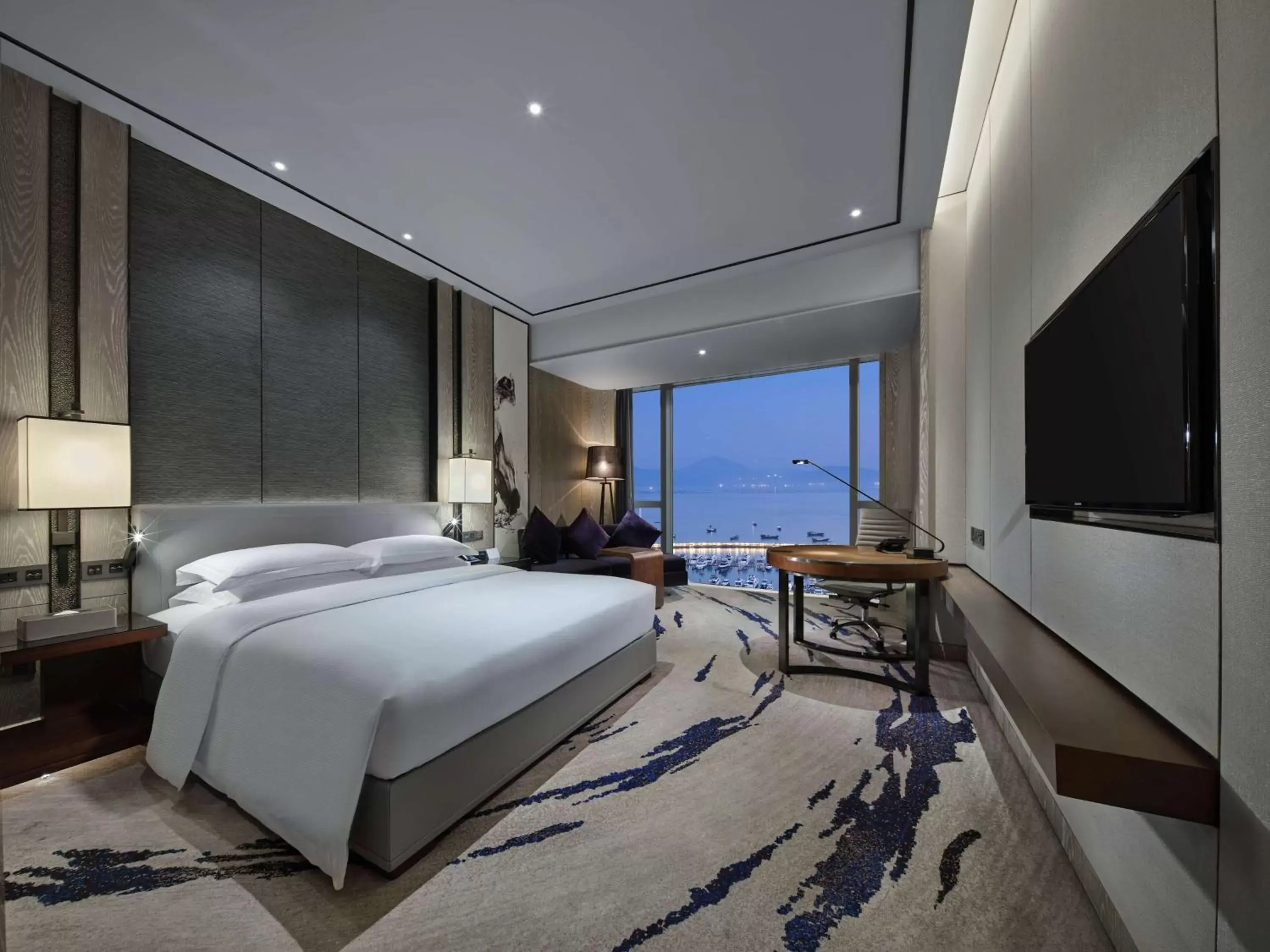 Bedroom in Hilton Shenzhen Shekou Nanhai