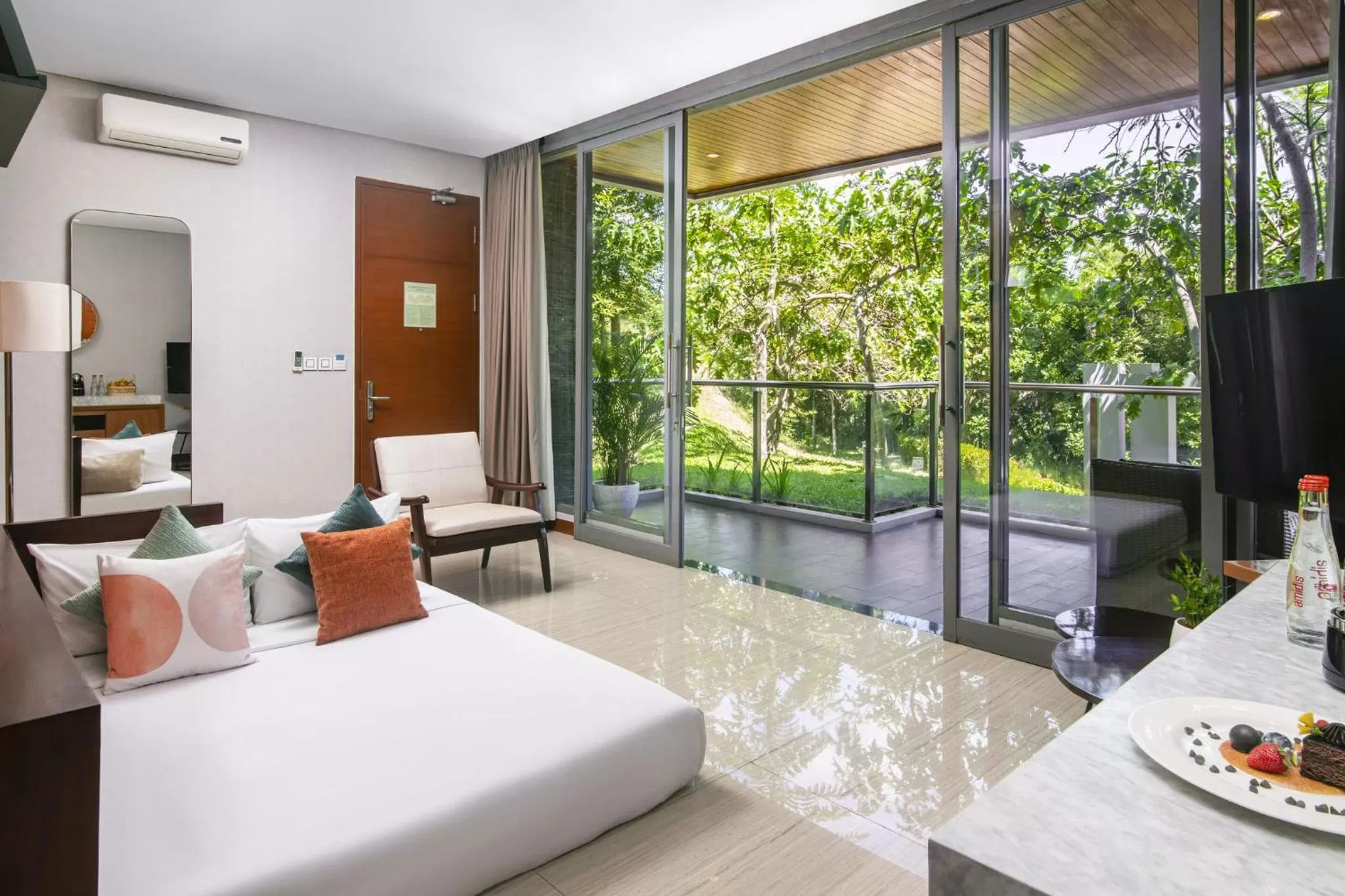 Photo of the whole room, Bed in InterContinental Bandung Dago Pakar by IHG