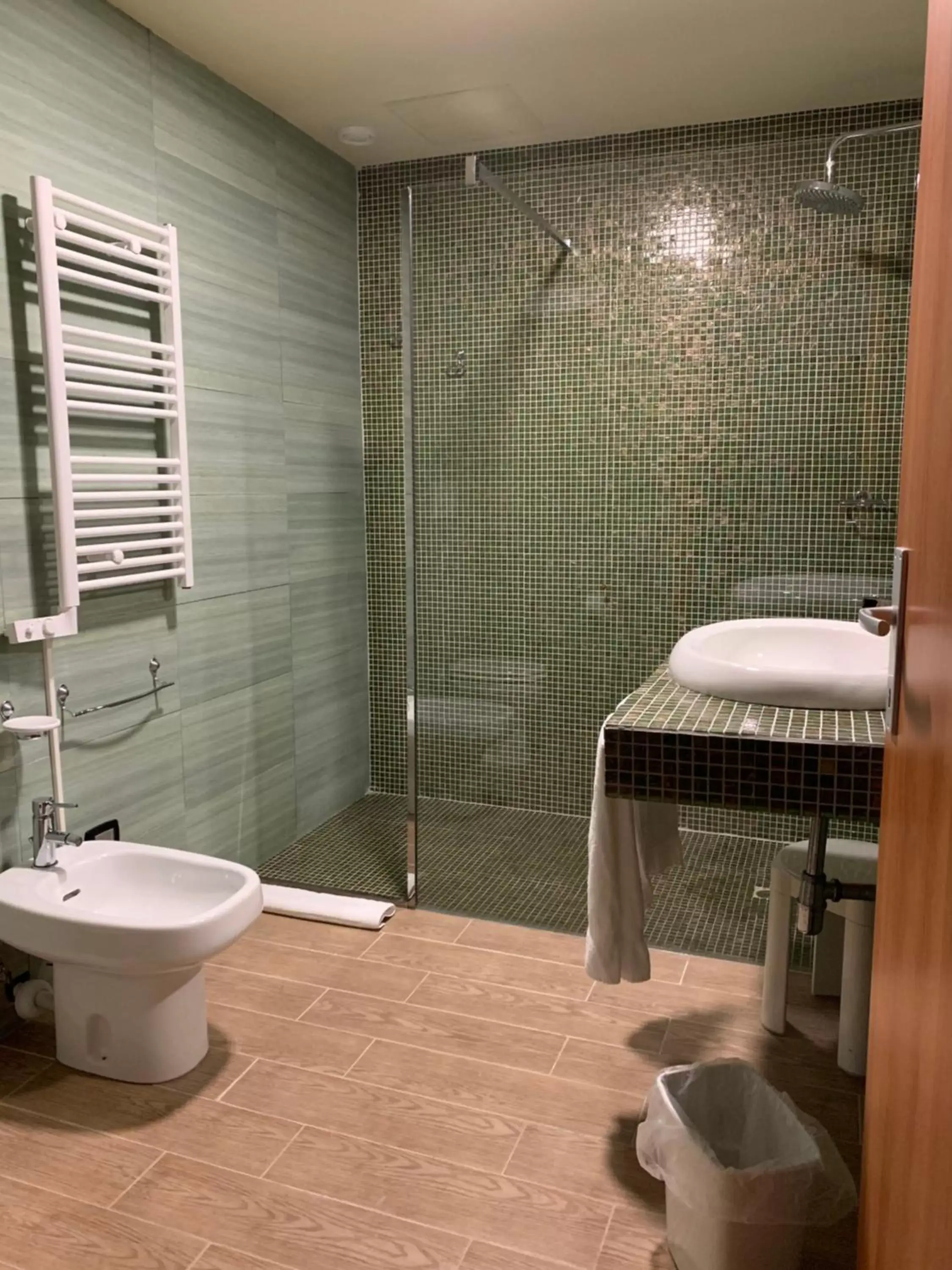 Shower, Bathroom in Hotel Il Casale Verde Resort