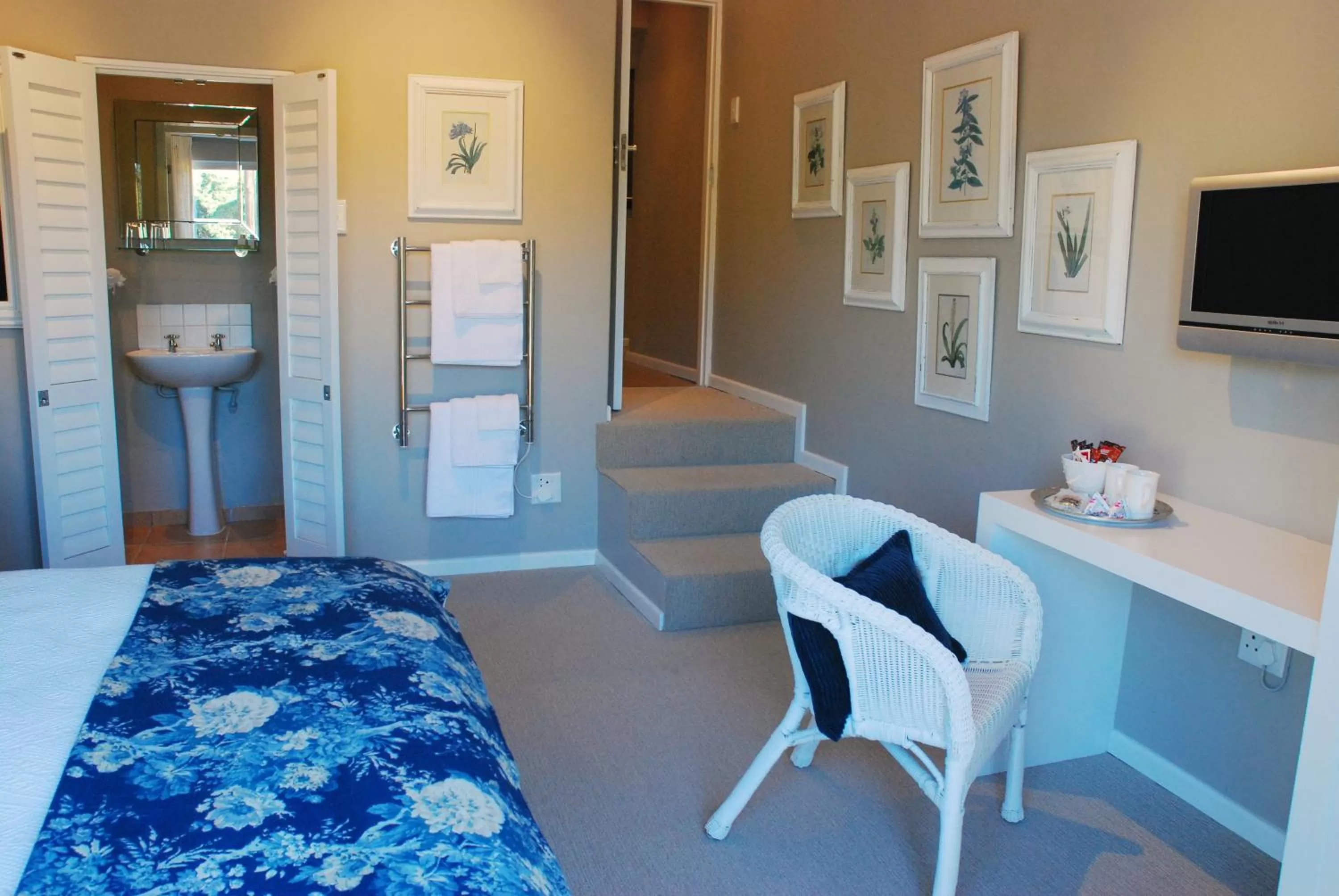 Bed in Sneezewood Farm Bed&Breakfast and Self-Catering Cottage