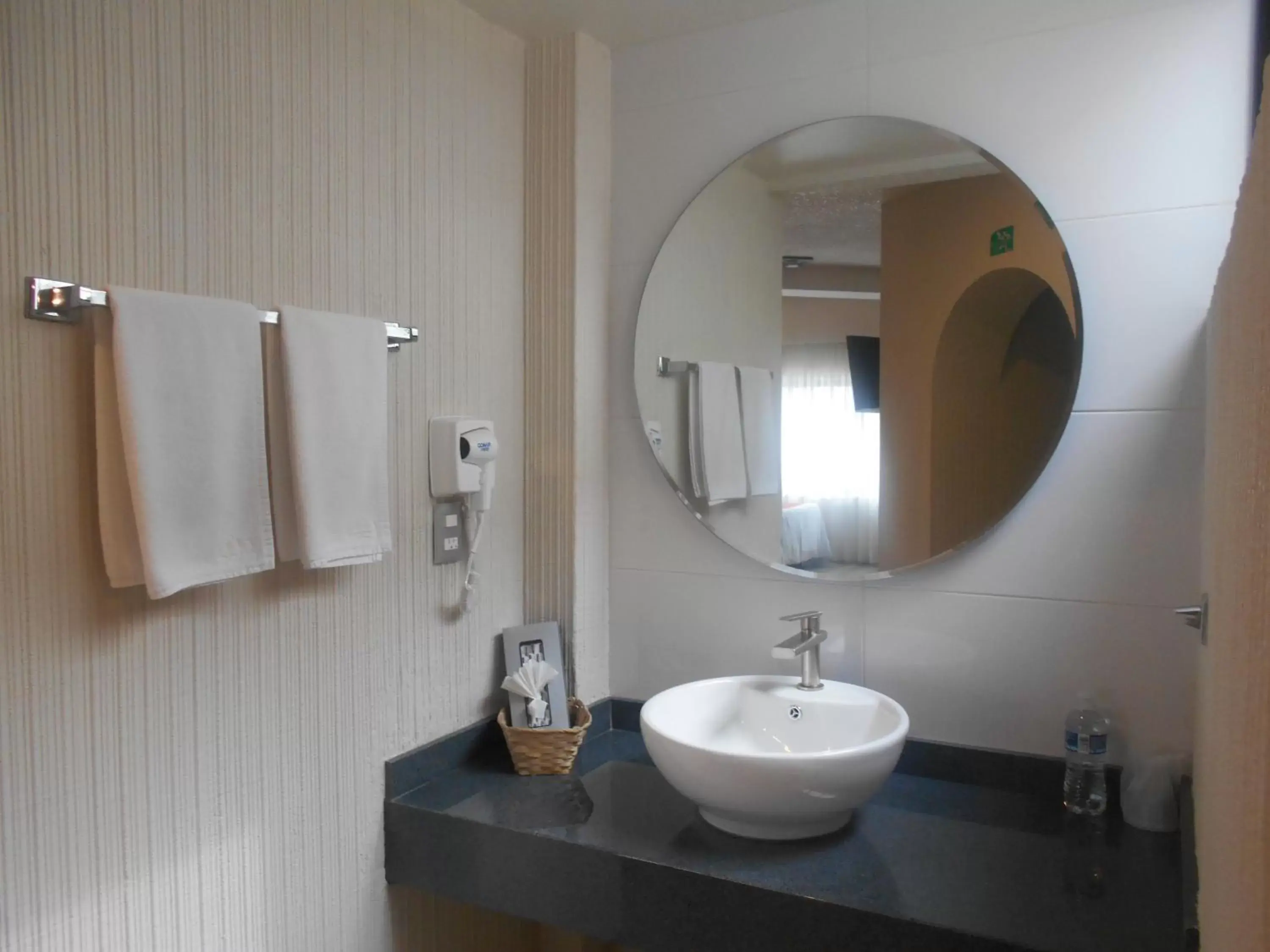 Bathroom in Hotel Puente Real
