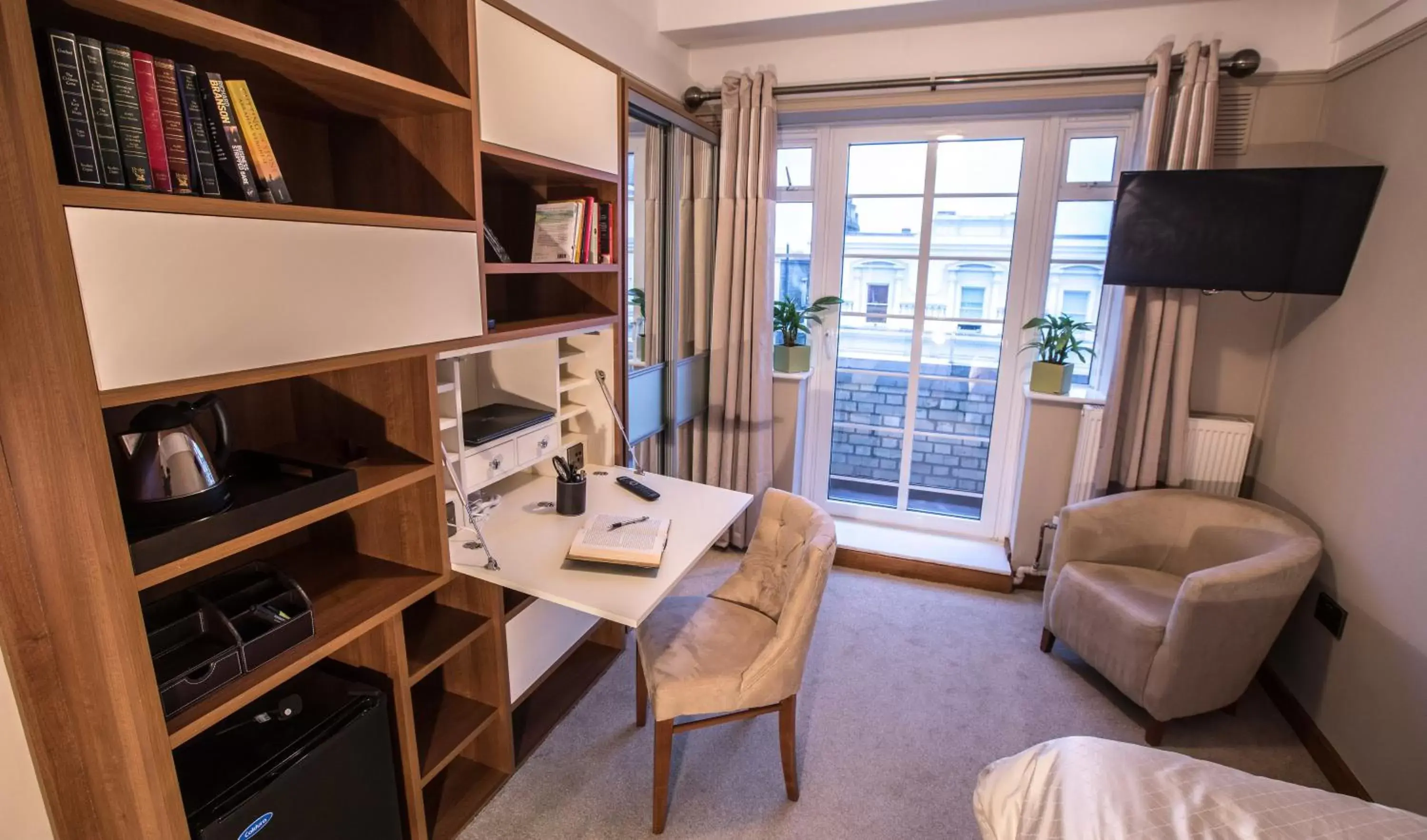 Superior Single Room - single occupancy in Vincent House London Residence