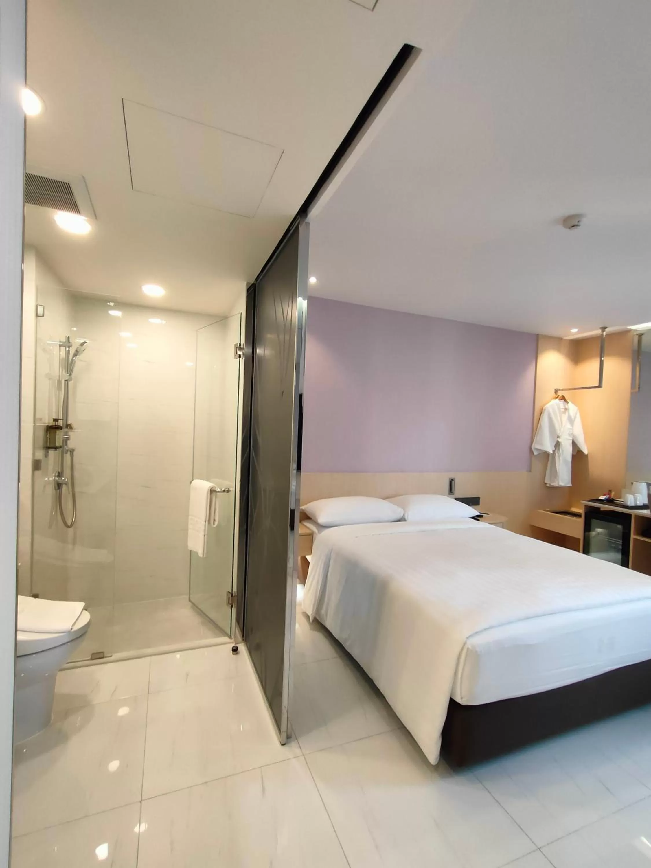 Photo of the whole room in Evergreen Laurel Hotel Bangkok