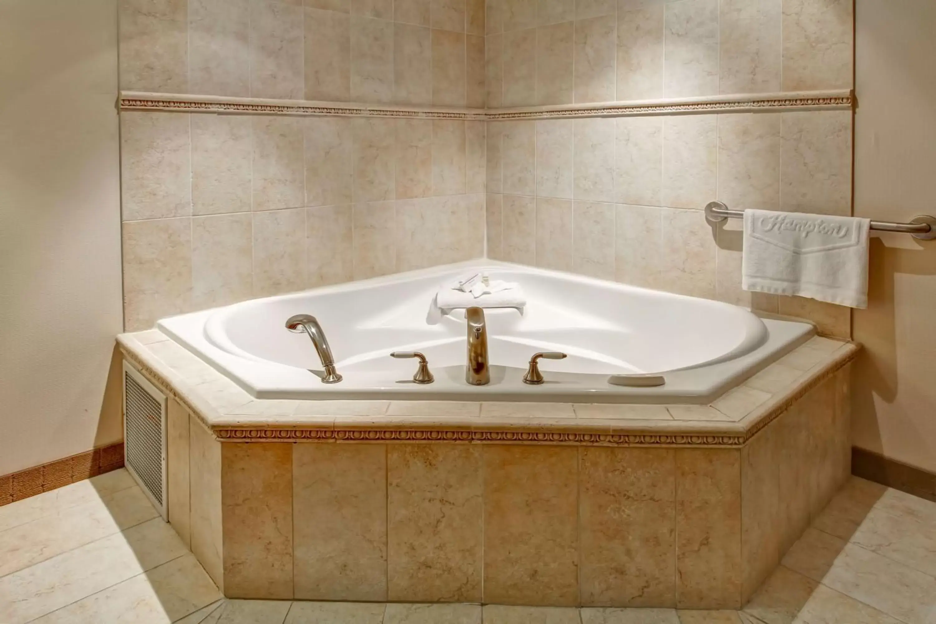 Bed, Bathroom in Hampton Inn By Hilton & Suites Guelph, Ontario, Canada
