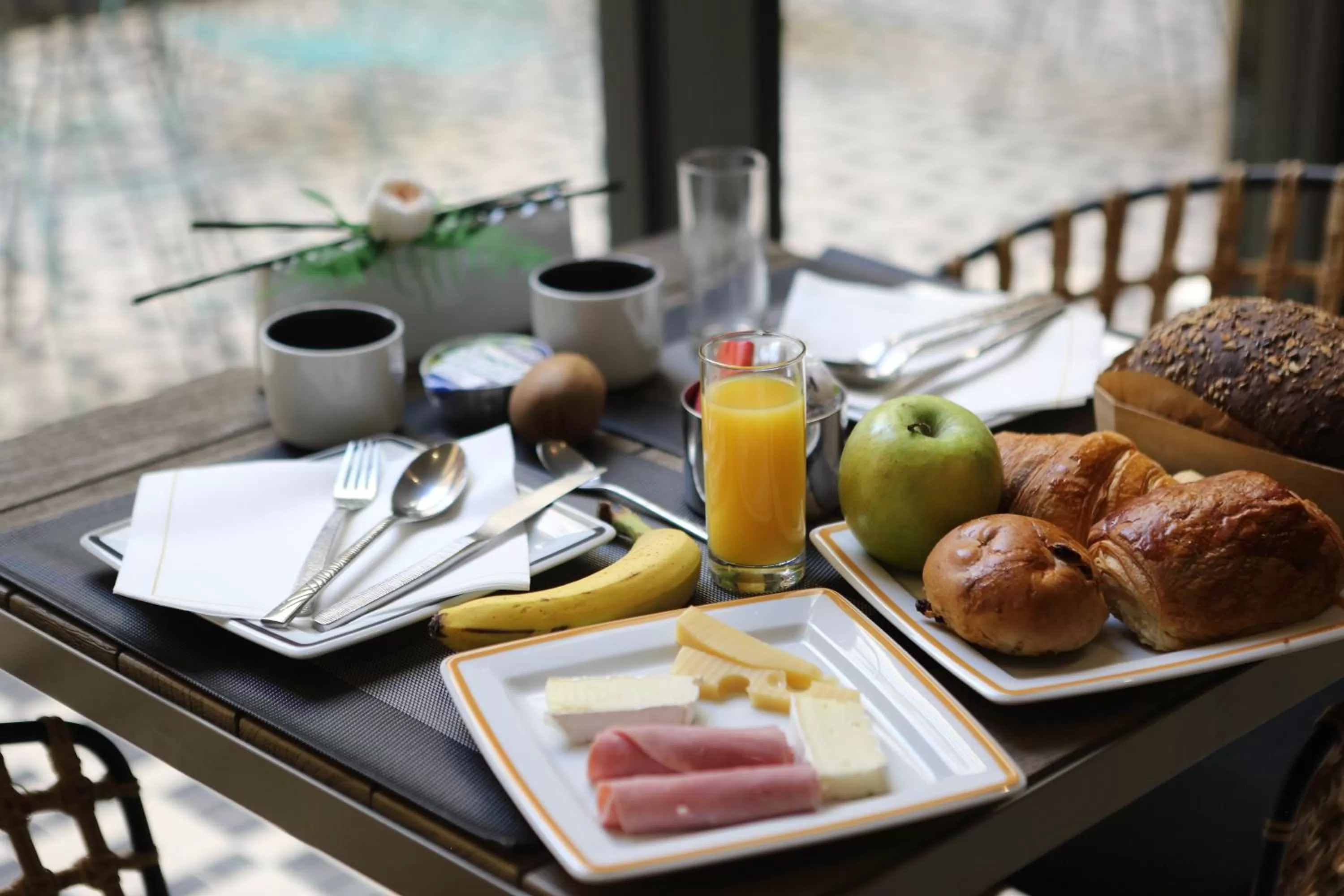 Breakfast in Best Western Plus Hôtel La Joliette