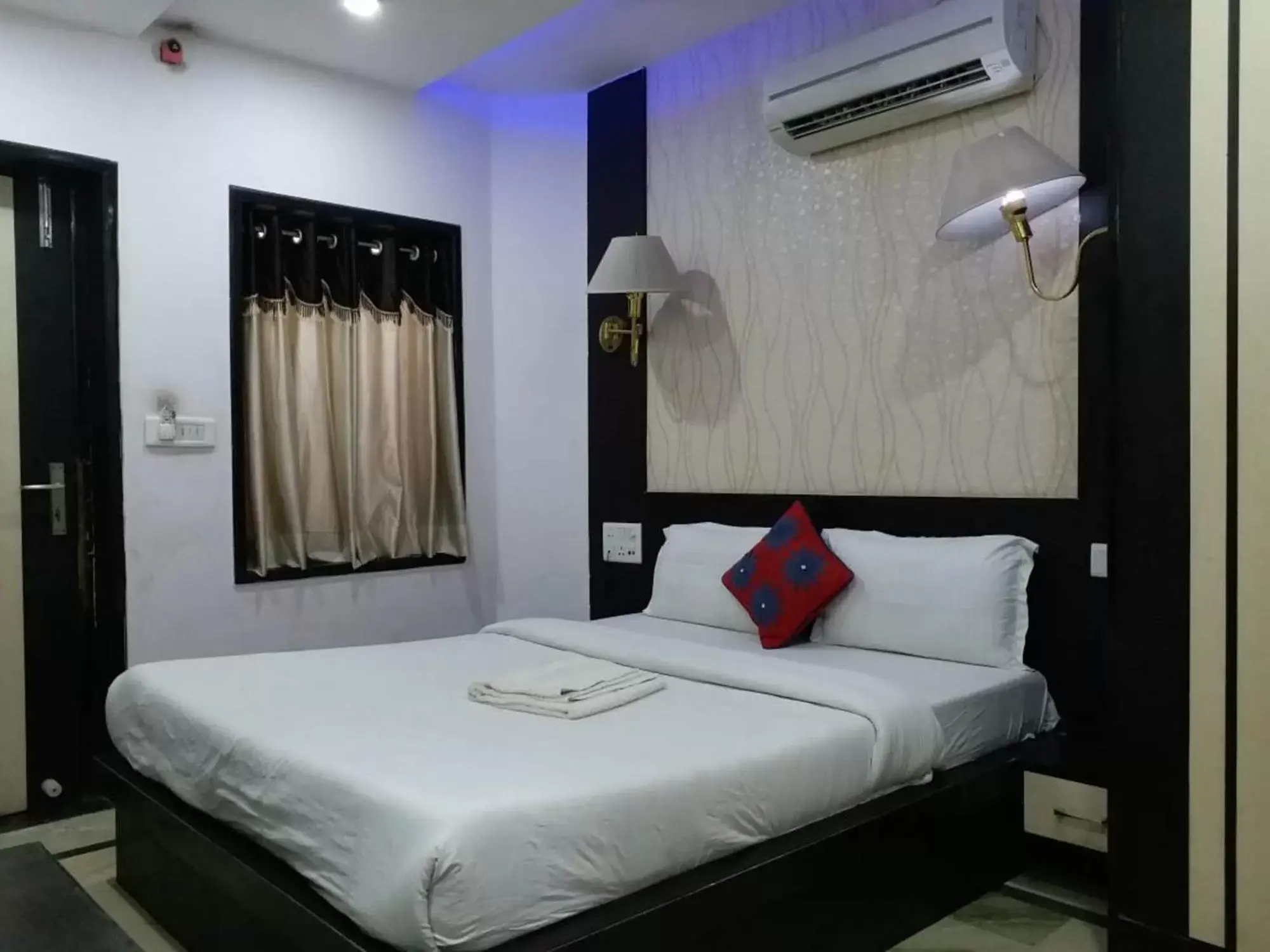 Bed in Hotel Laxman Resort by The Golden Taj Group &Hotels Bed in Hotel Laxman Resort by The Golden Taj Group &Hotels