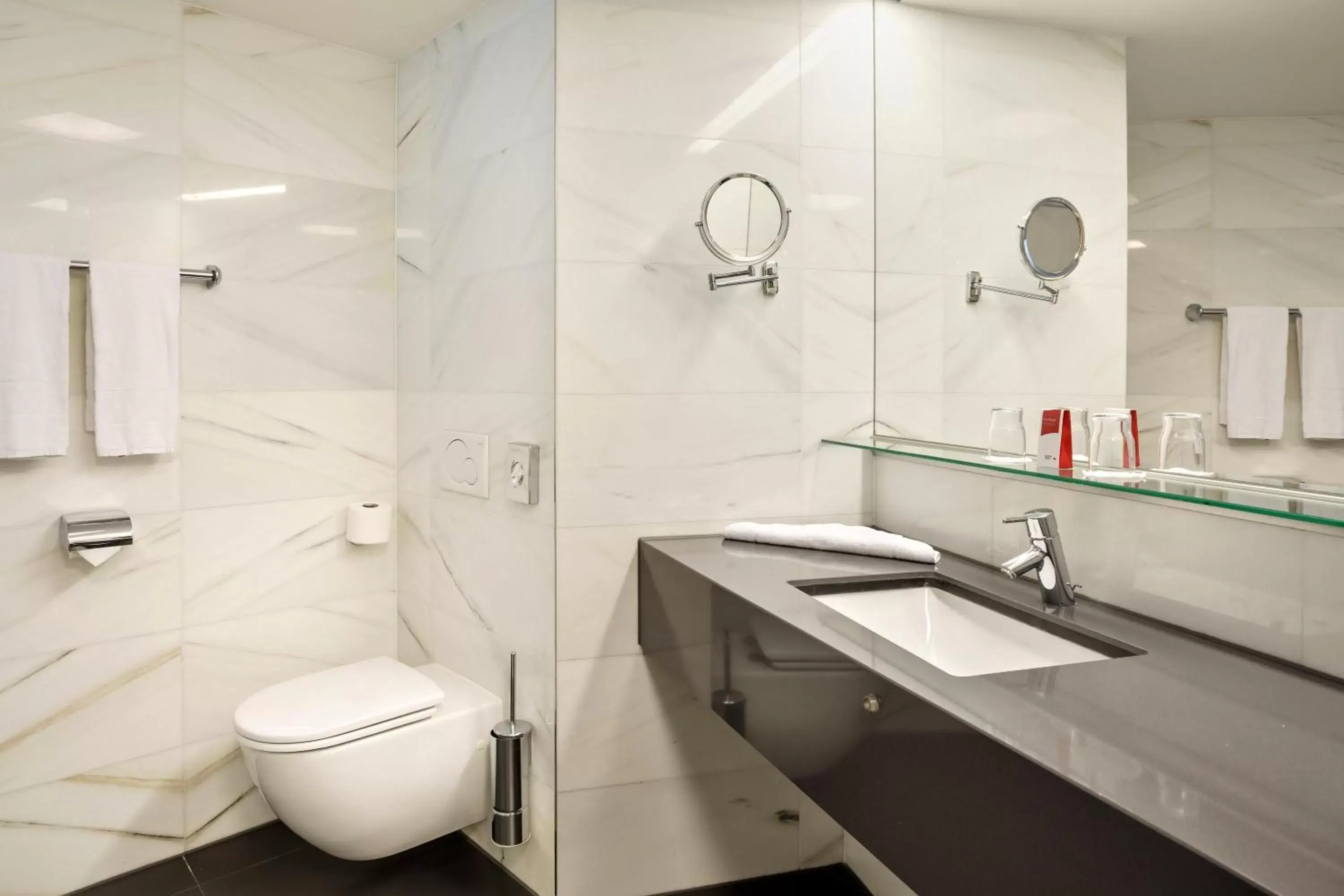 Toilet, Bathroom in Austria Trend Hotel Congress Innsbruck