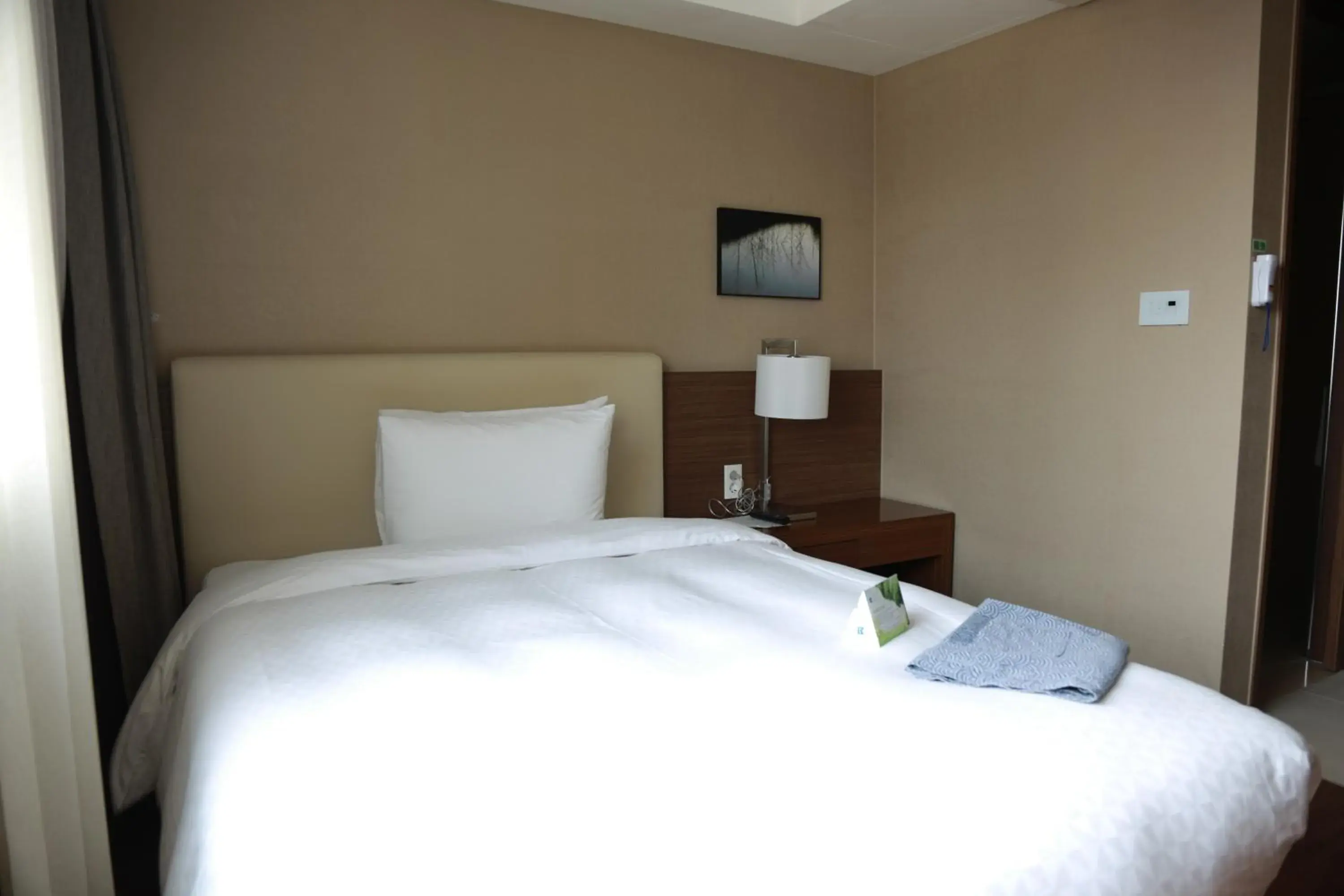 Bedroom, Bed in Busan Business Hotel