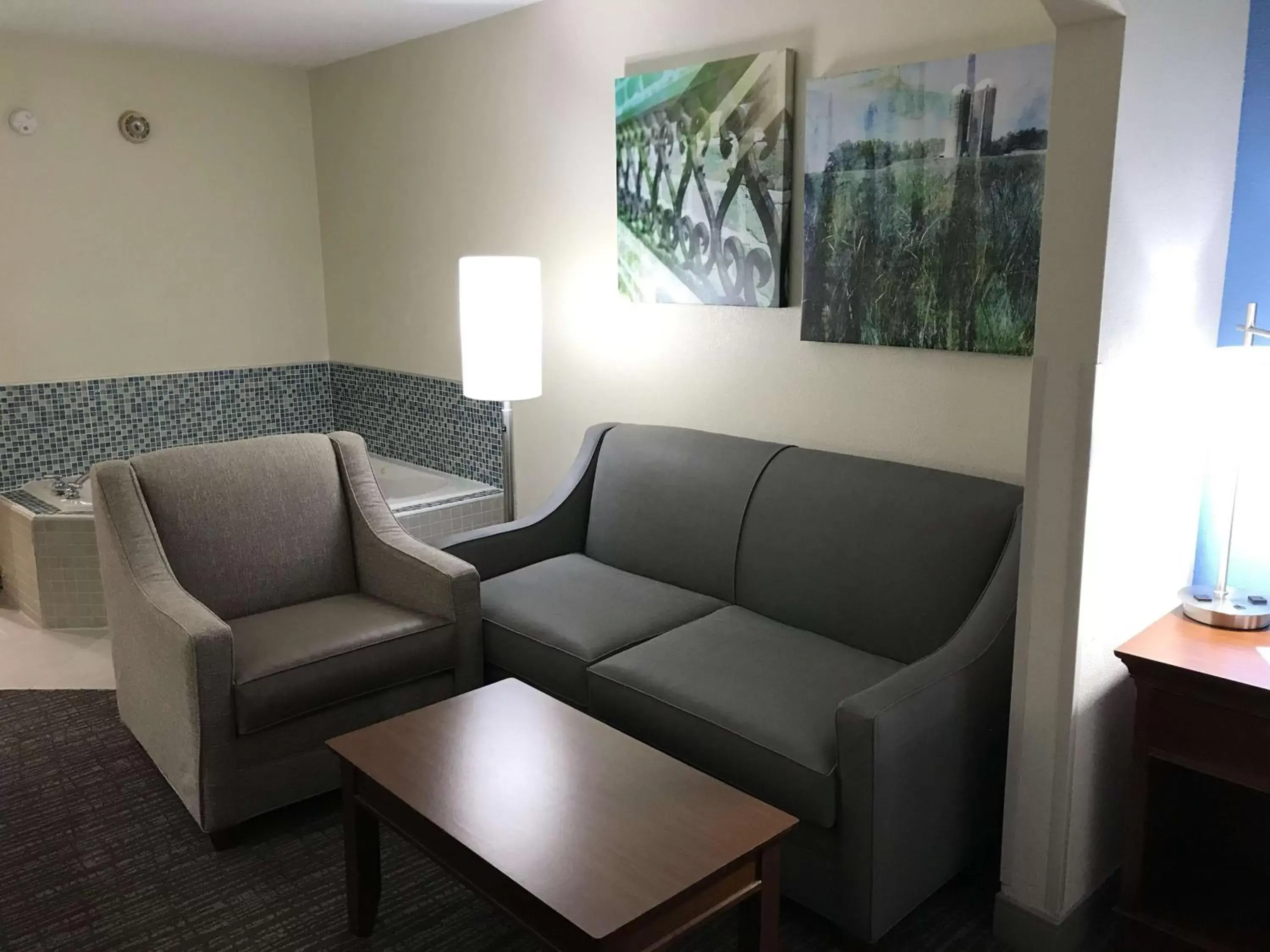 Photo of the whole room, Seating Area in Best Western Inn & Suites Monroe