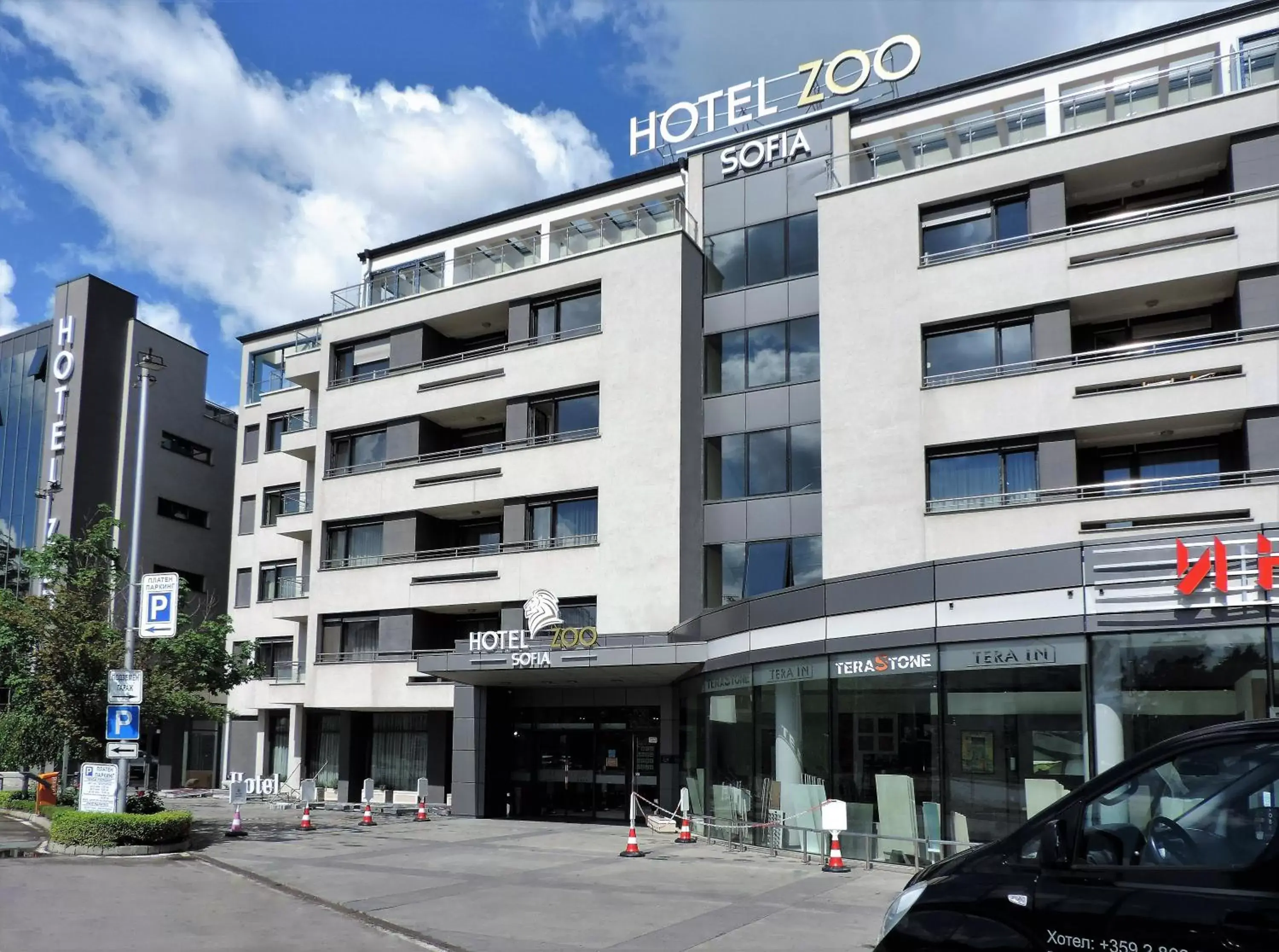 Property Building in Hotel ZOO Sofia - Secured Paid Parking
