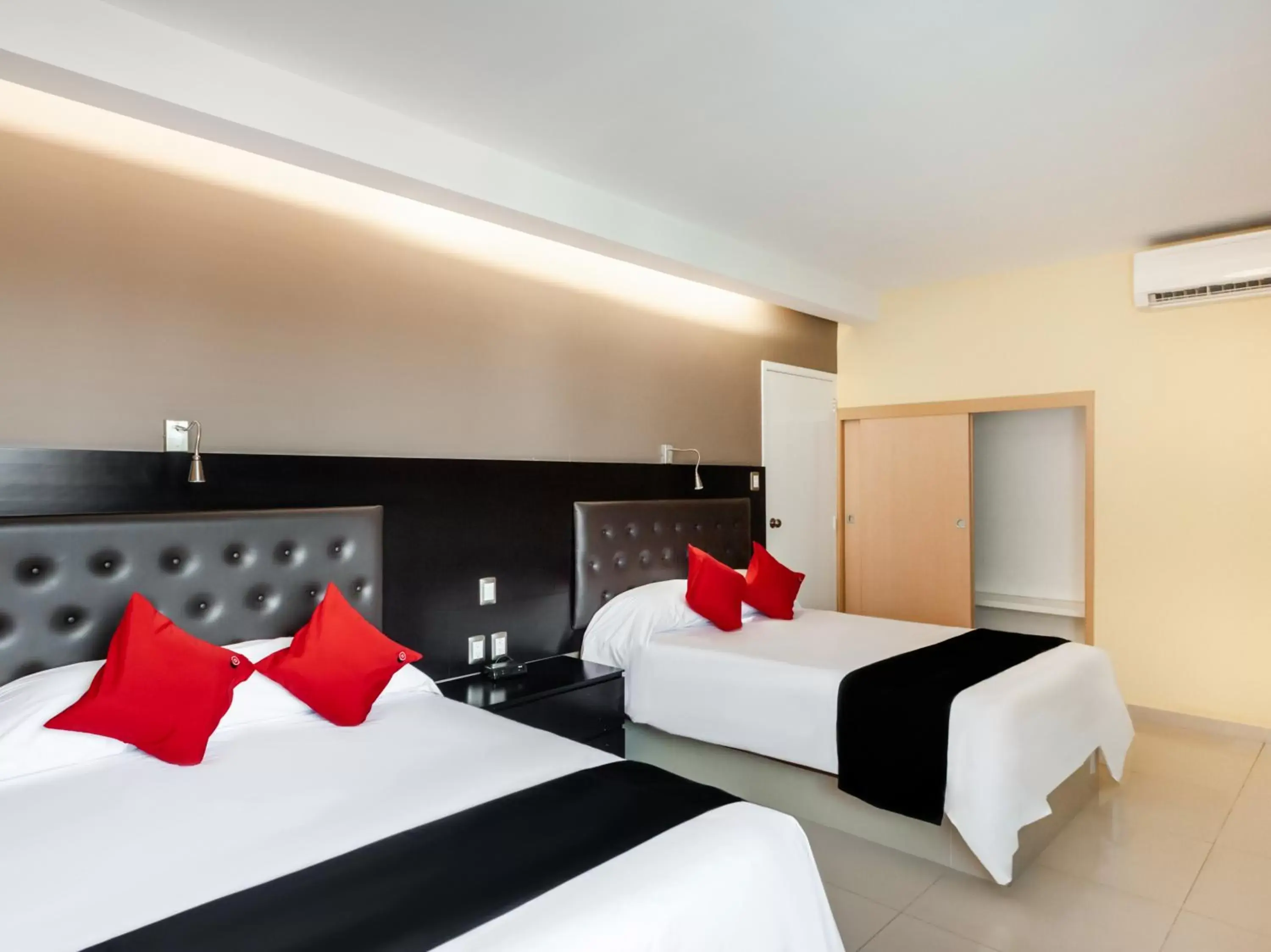 Bedroom, Bed in Veracruz Suites Hotel