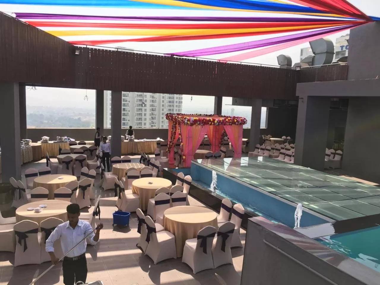 Swimming pool in Grand Tamanna Hotel