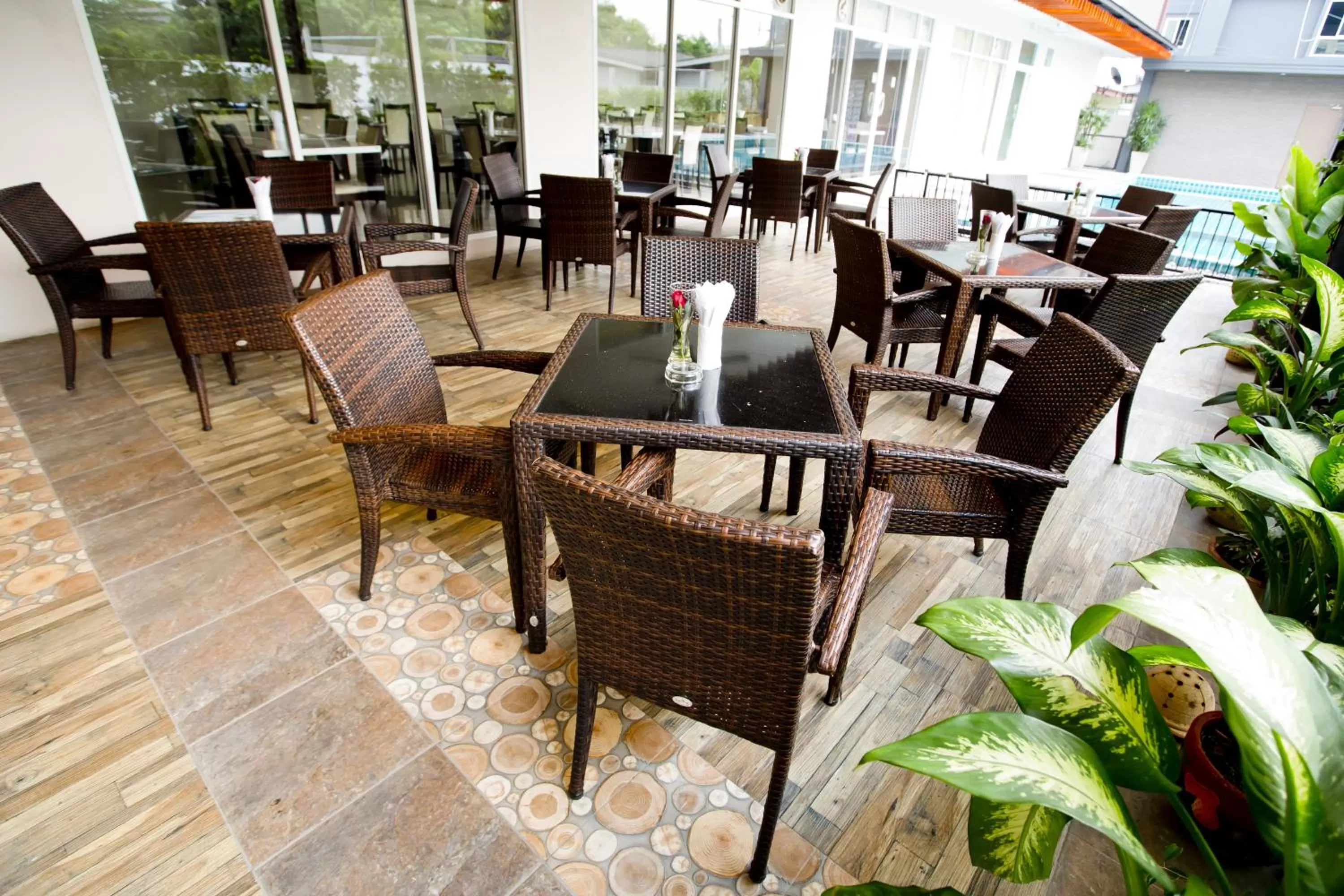 Restaurant/places to eat in Sinsuvarn Airport Suite Hotel