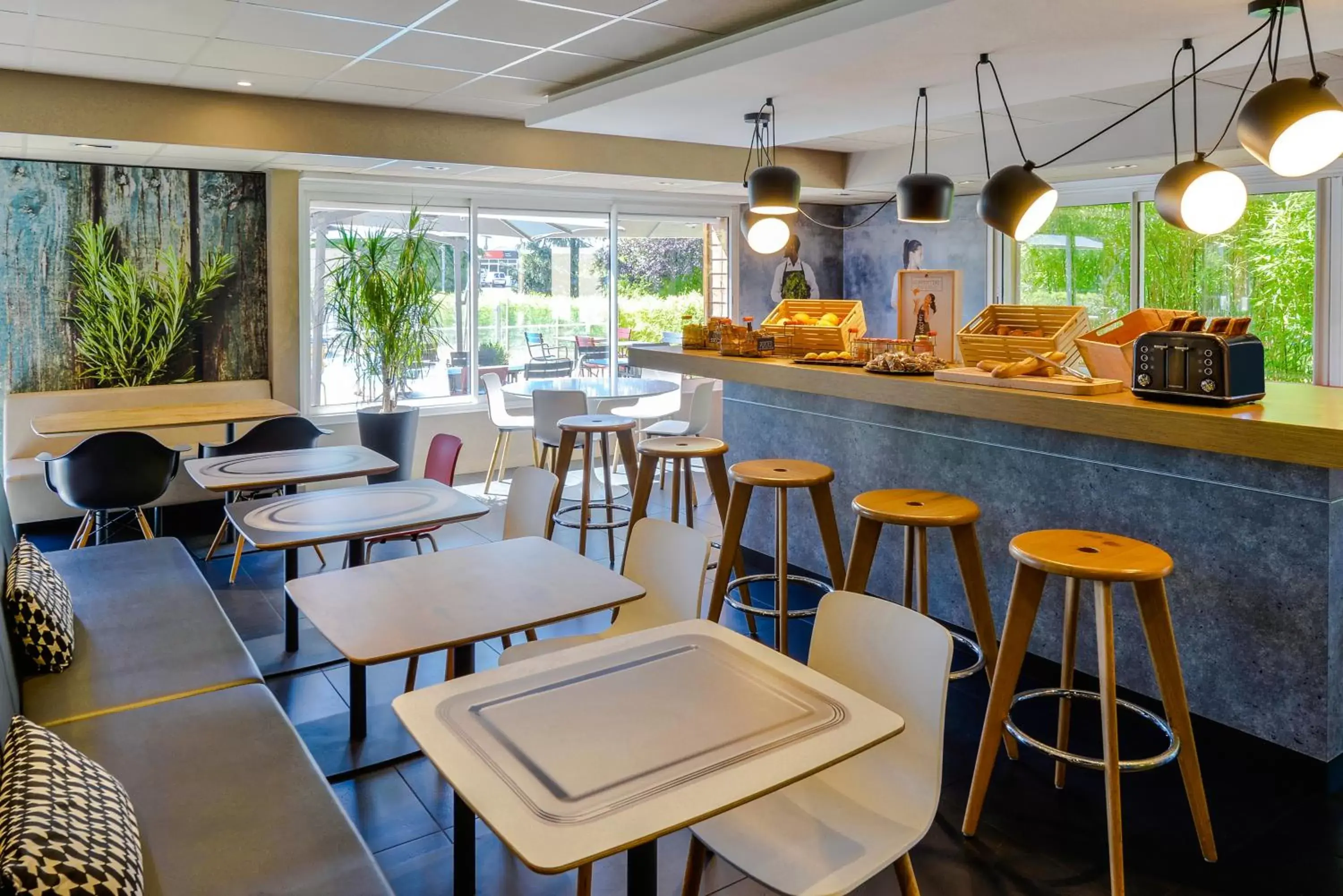 Buffet breakfast, Restaurant/Places to Eat in Ibis Roanne Le Coteau Hotel Restaurant